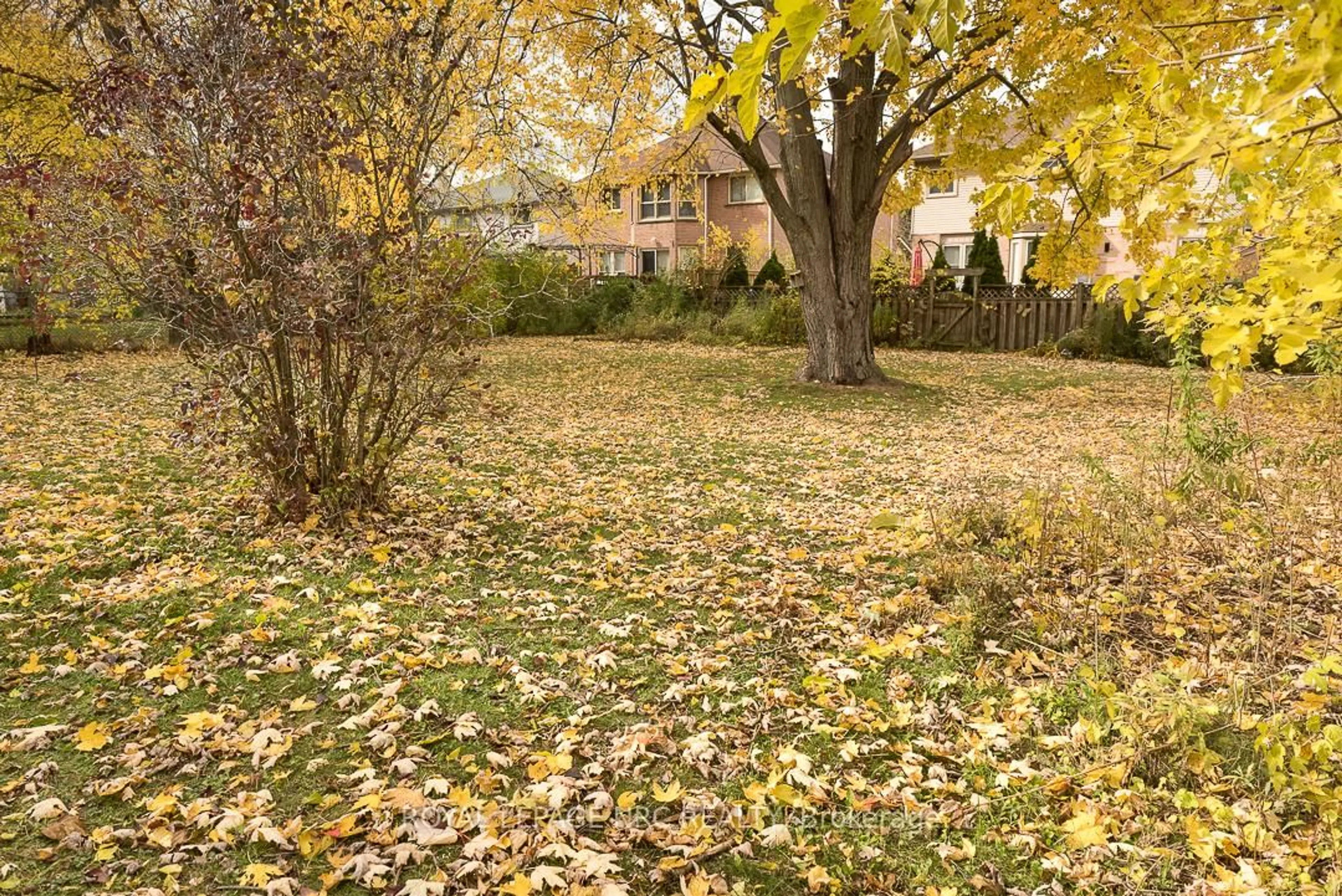 Patio, street for 308 Pelham Rd, St. Catharines Ontario L2S 1Y3