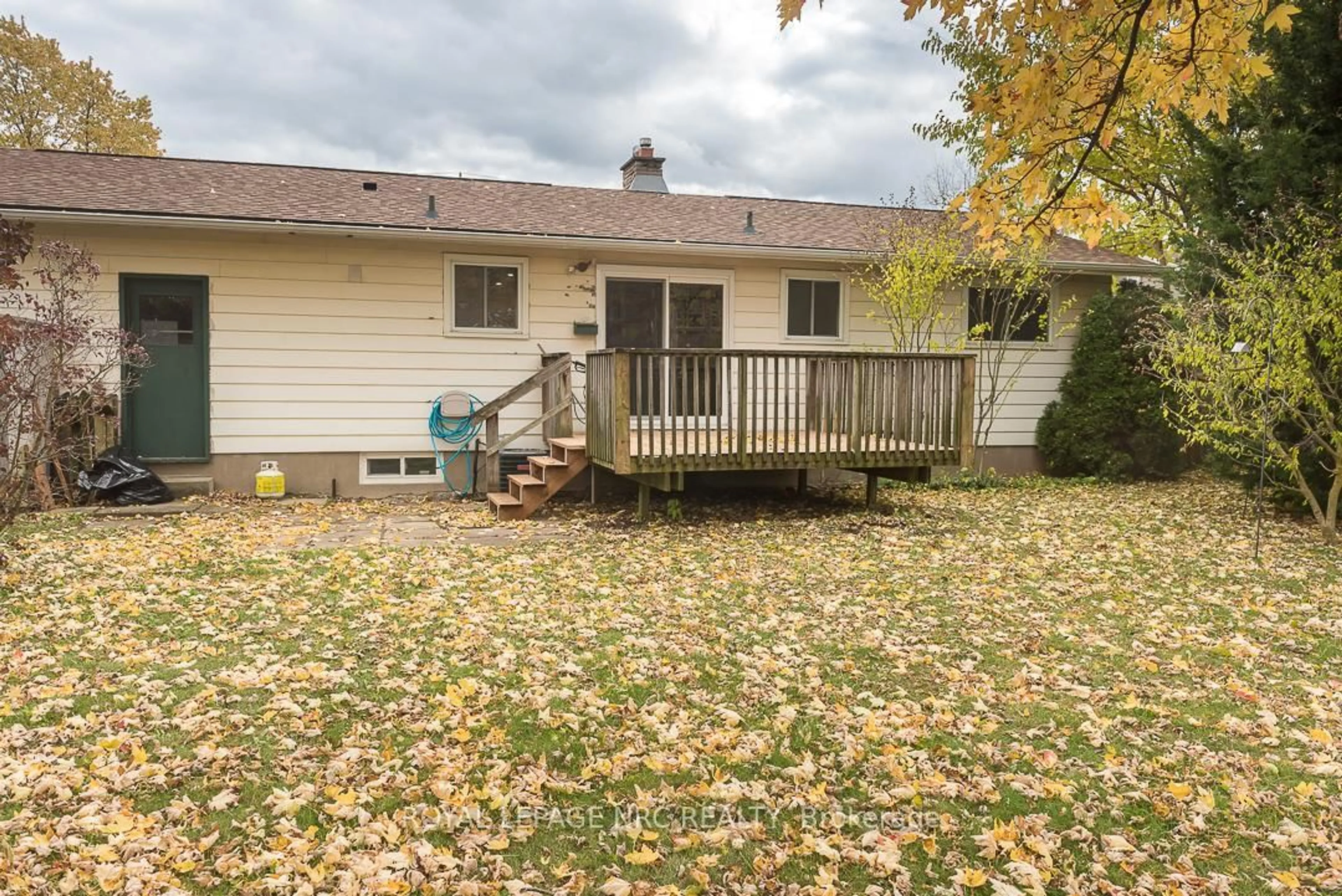 Patio, unknown for 308 Pelham Rd, St. Catharines Ontario L2S 1Y3