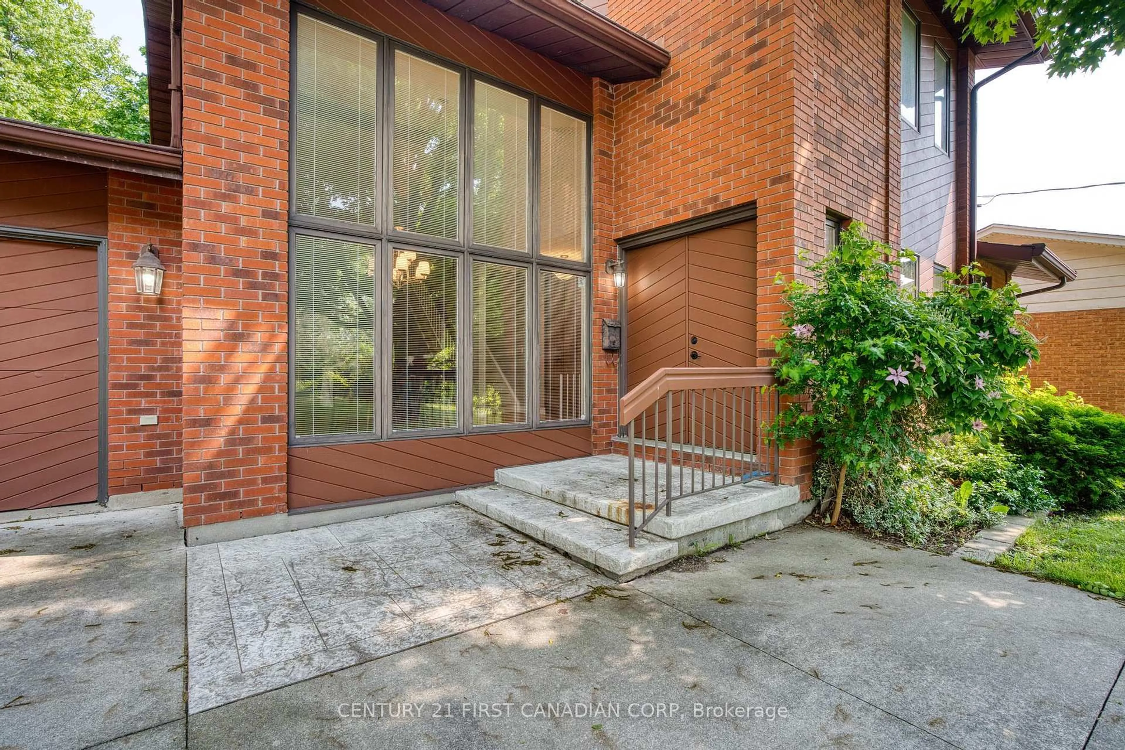 Unknown for 285 Riverside Dr, London North Ontario N6H 1G1