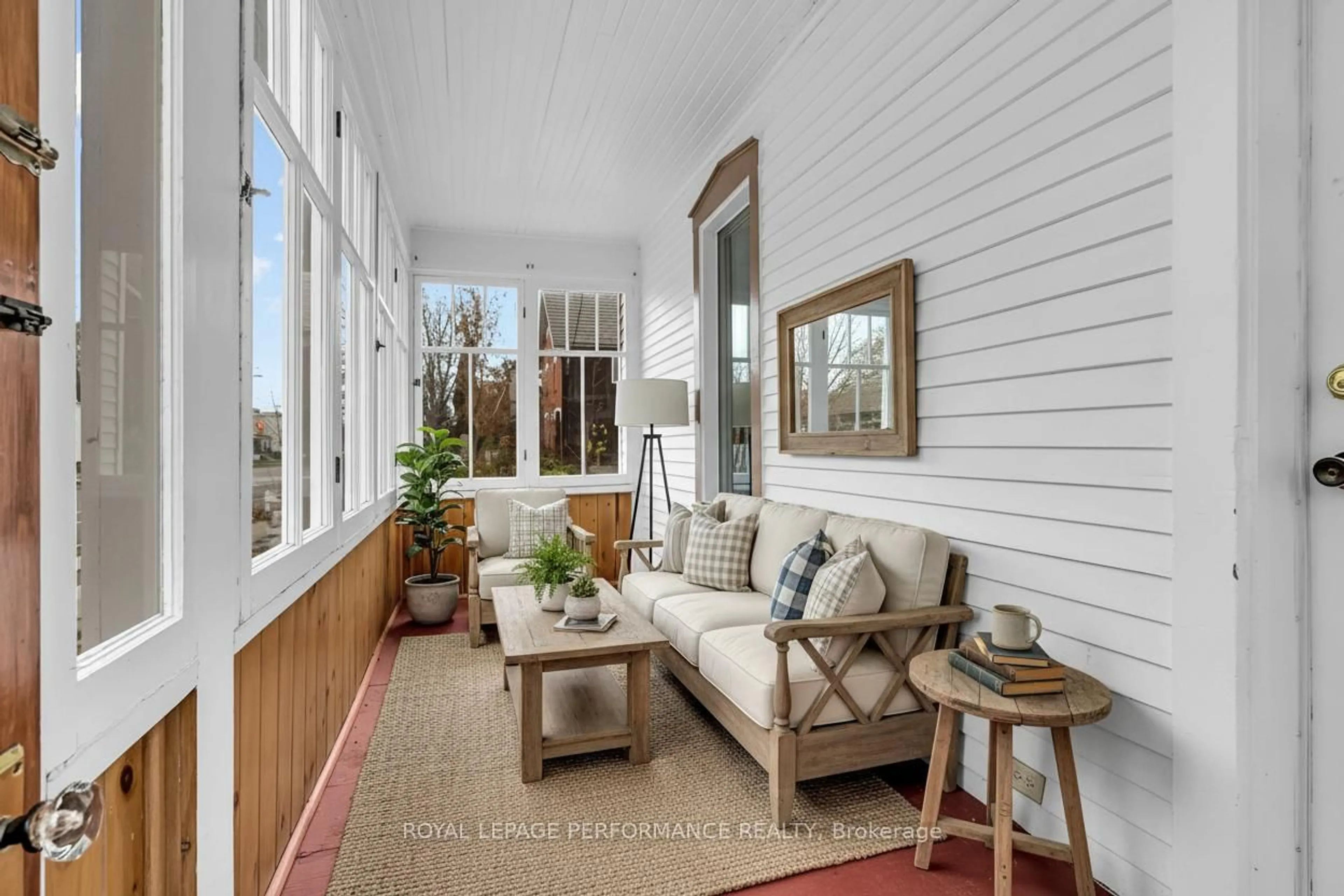 Unknown for 115 Fifth St, Cornwall Ontario K6H 2L6