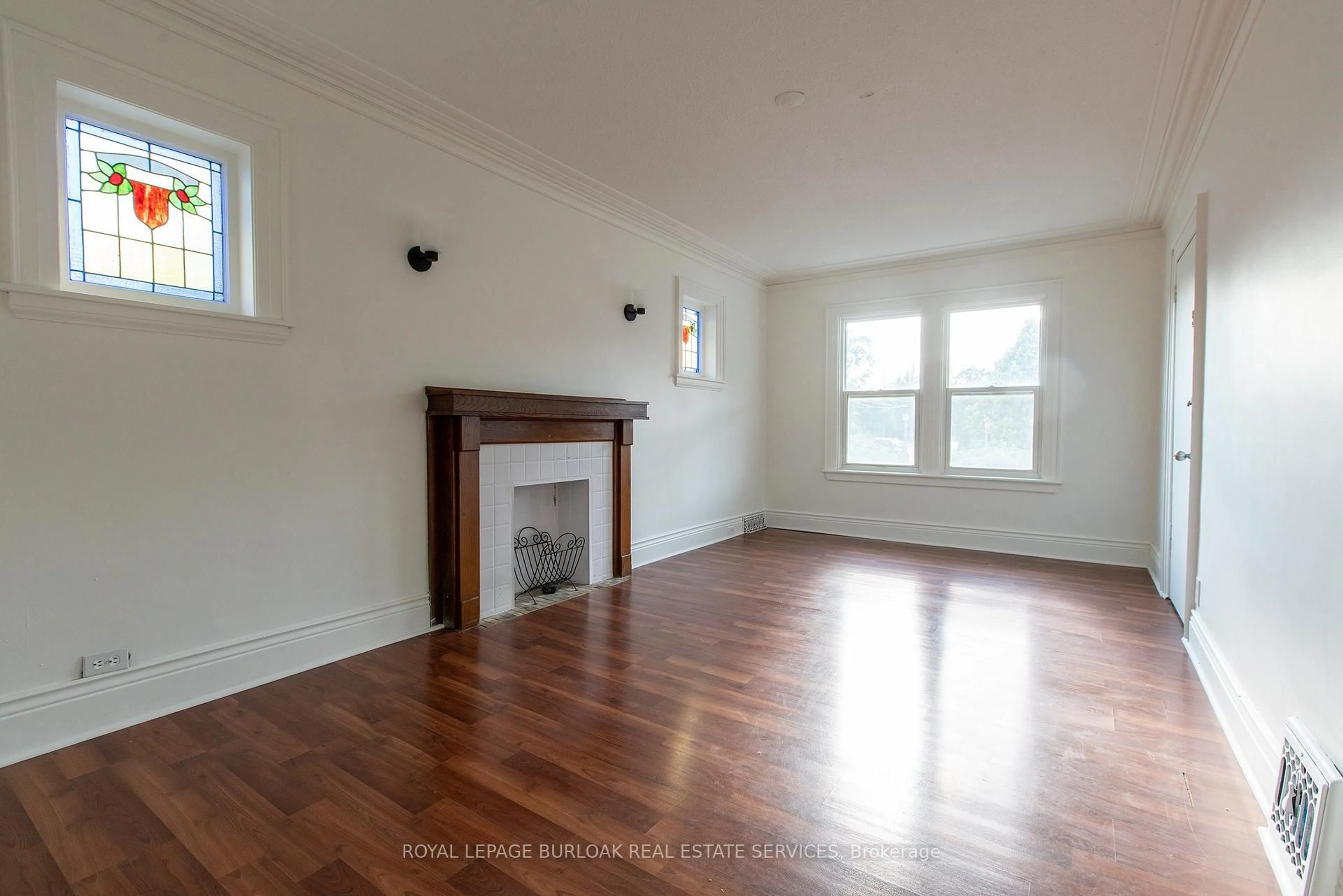 A pic of a room for 49 Province St, Hamilton Ontario L8K 2K7