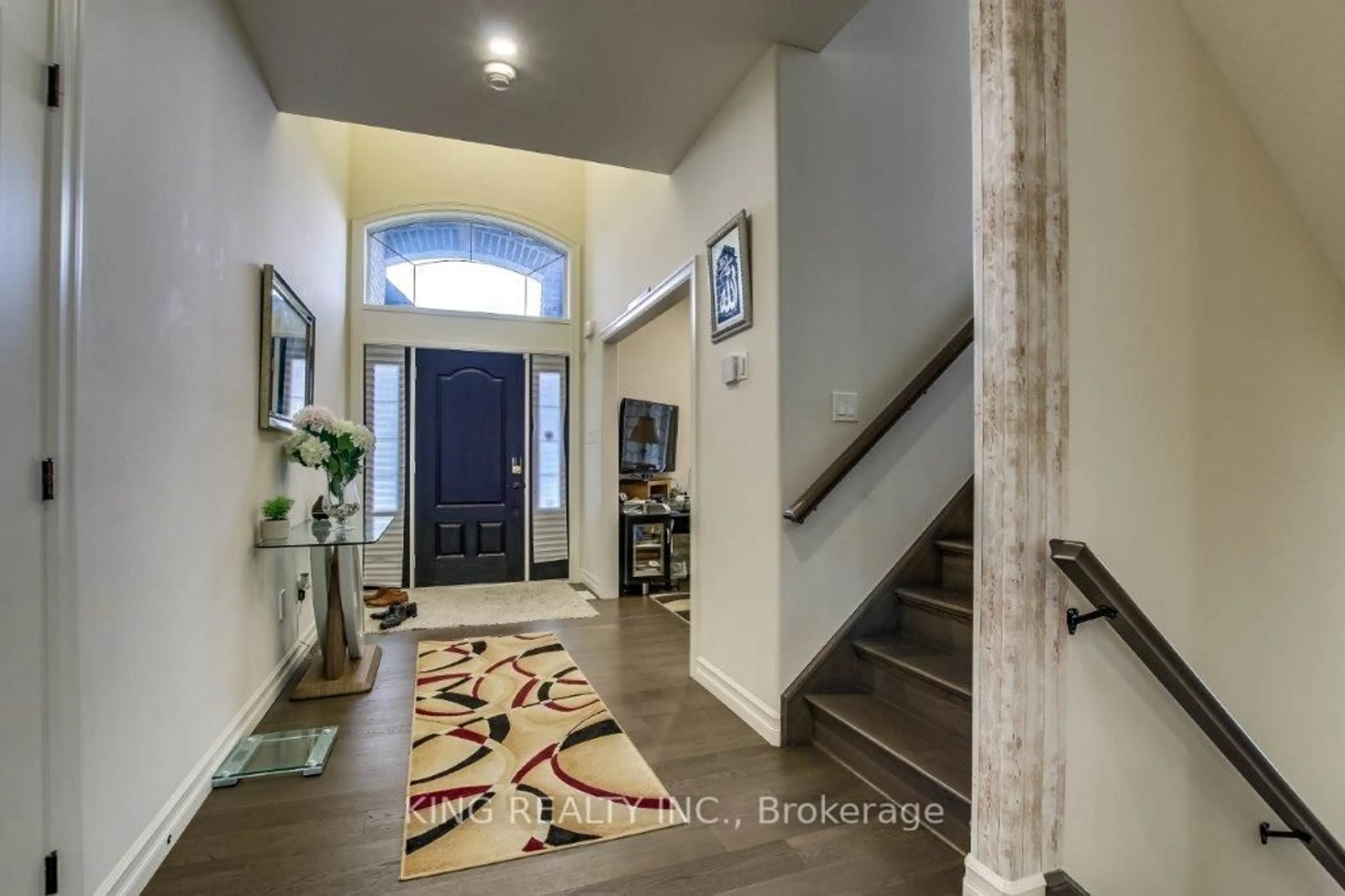 Indoor entryway for 1364 THORNLEY St, London South Ontario N6K 0G7