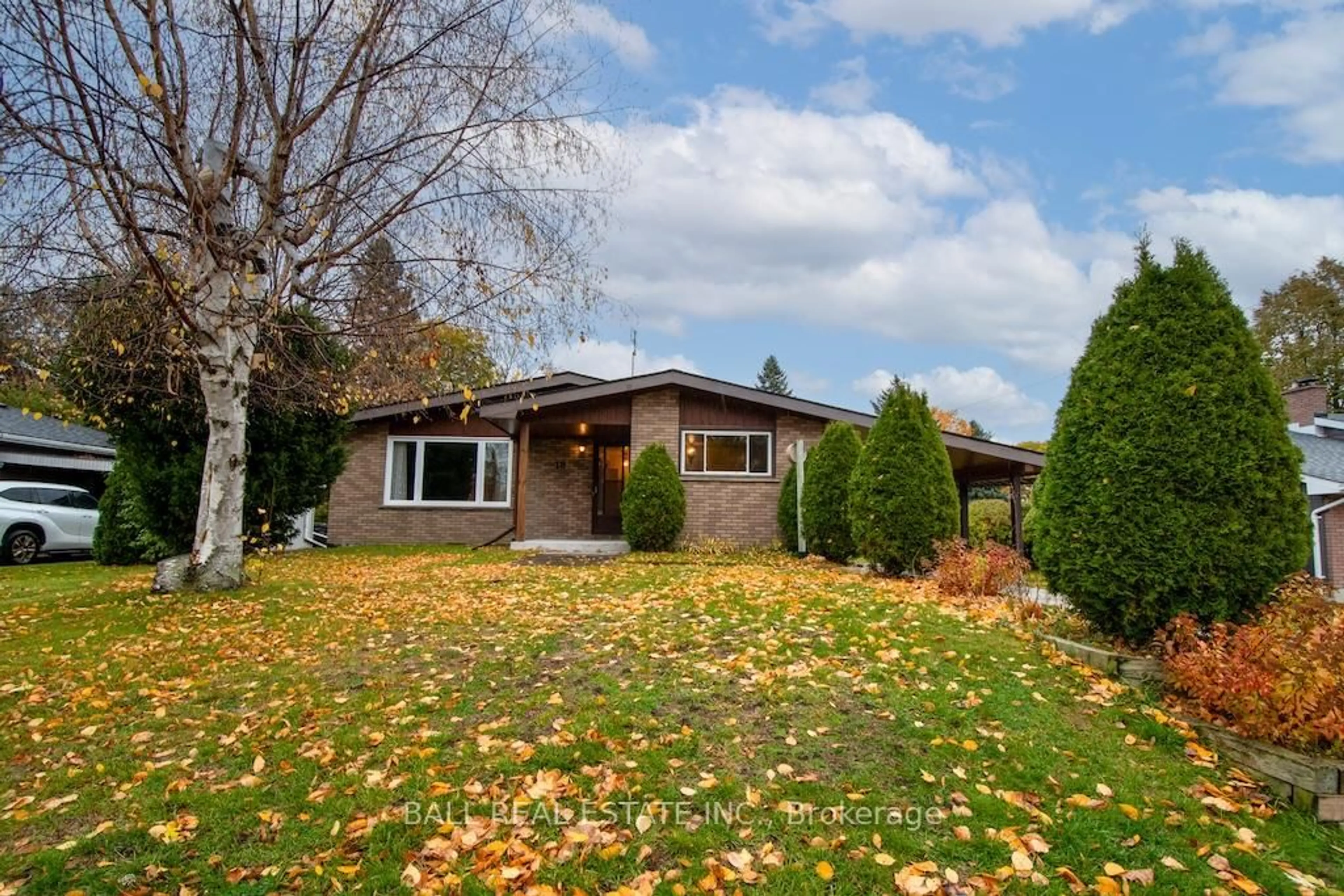 Home with vinyl exterior material, street for 18 Scriven Blvd, Port Hope Ontario L1A 3R2