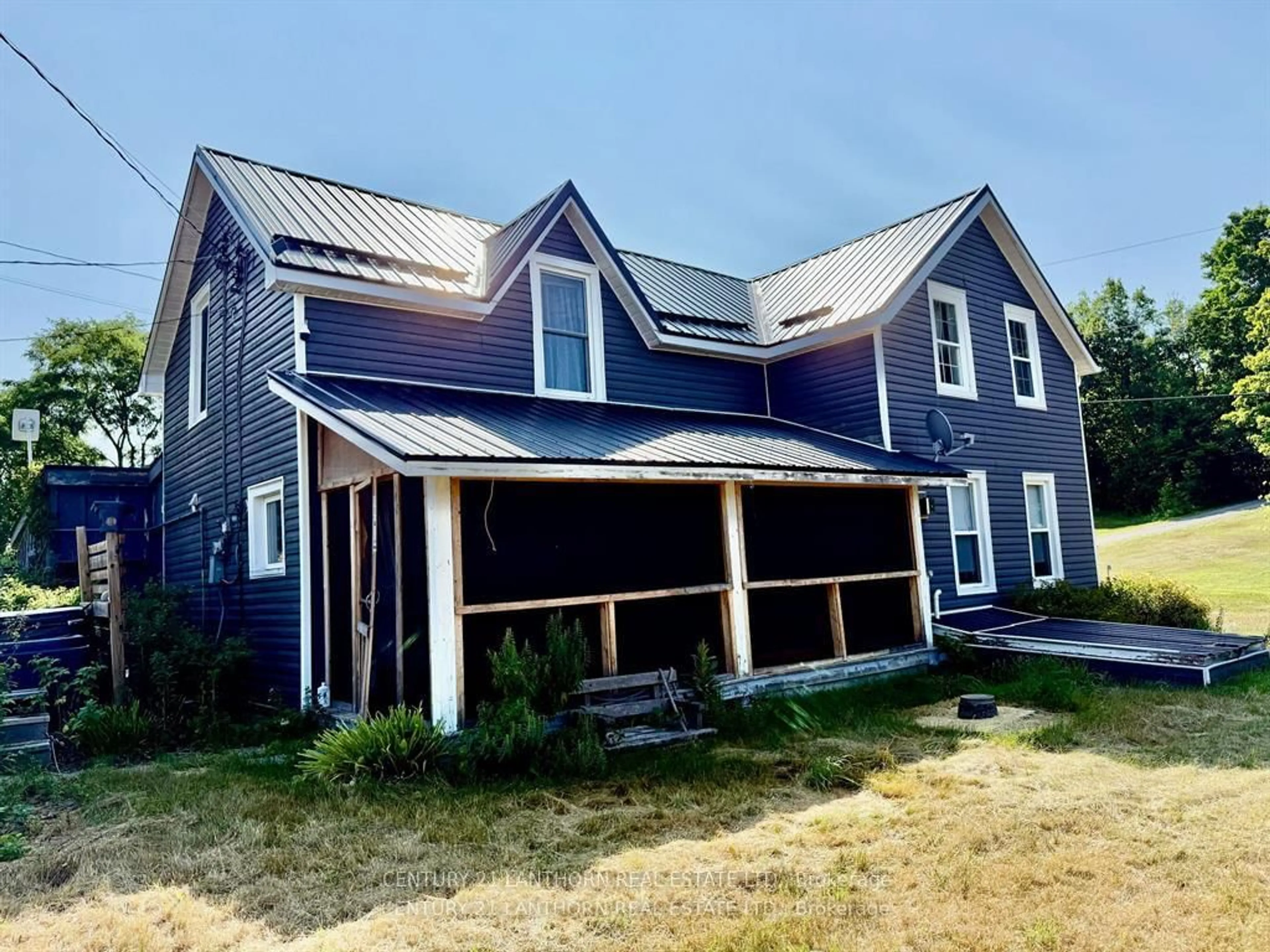 Home with vinyl exterior material, building for 172 Black River Rd, Tweed Ontario K0K 3J0