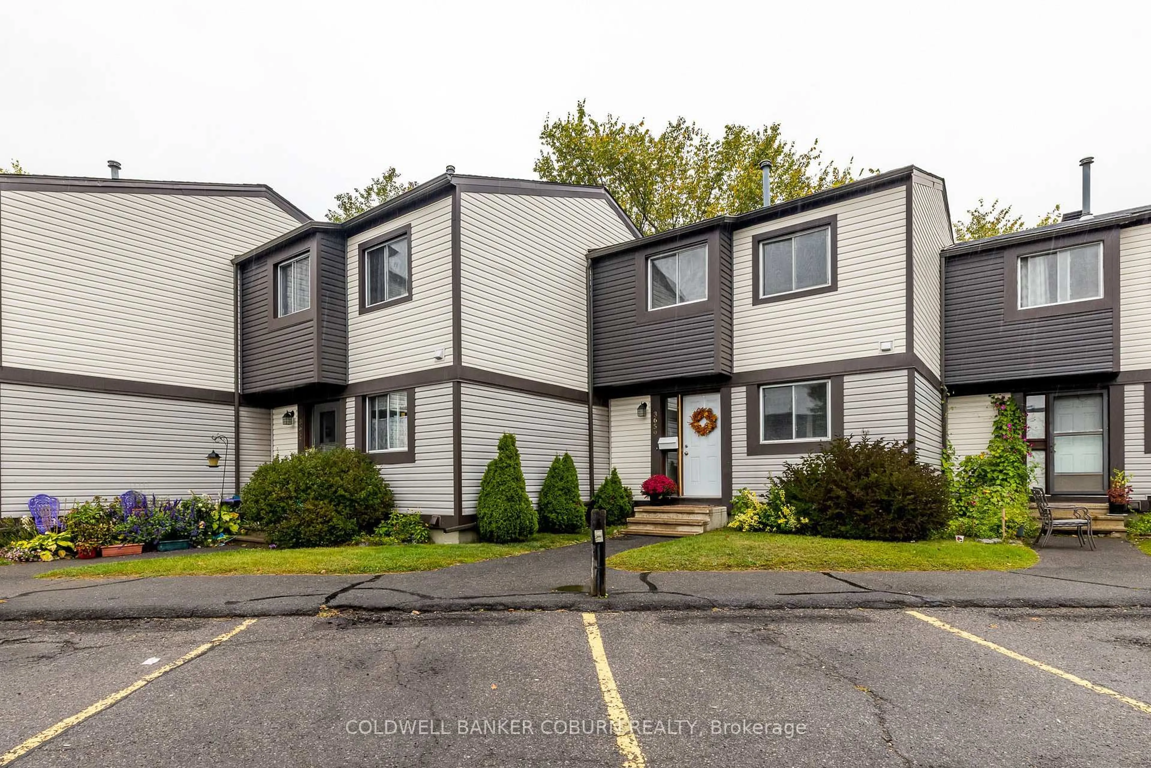 Home with vinyl exterior material, street for 3659 Aladdin Lane, Ottawa Ontario K1T 1V5