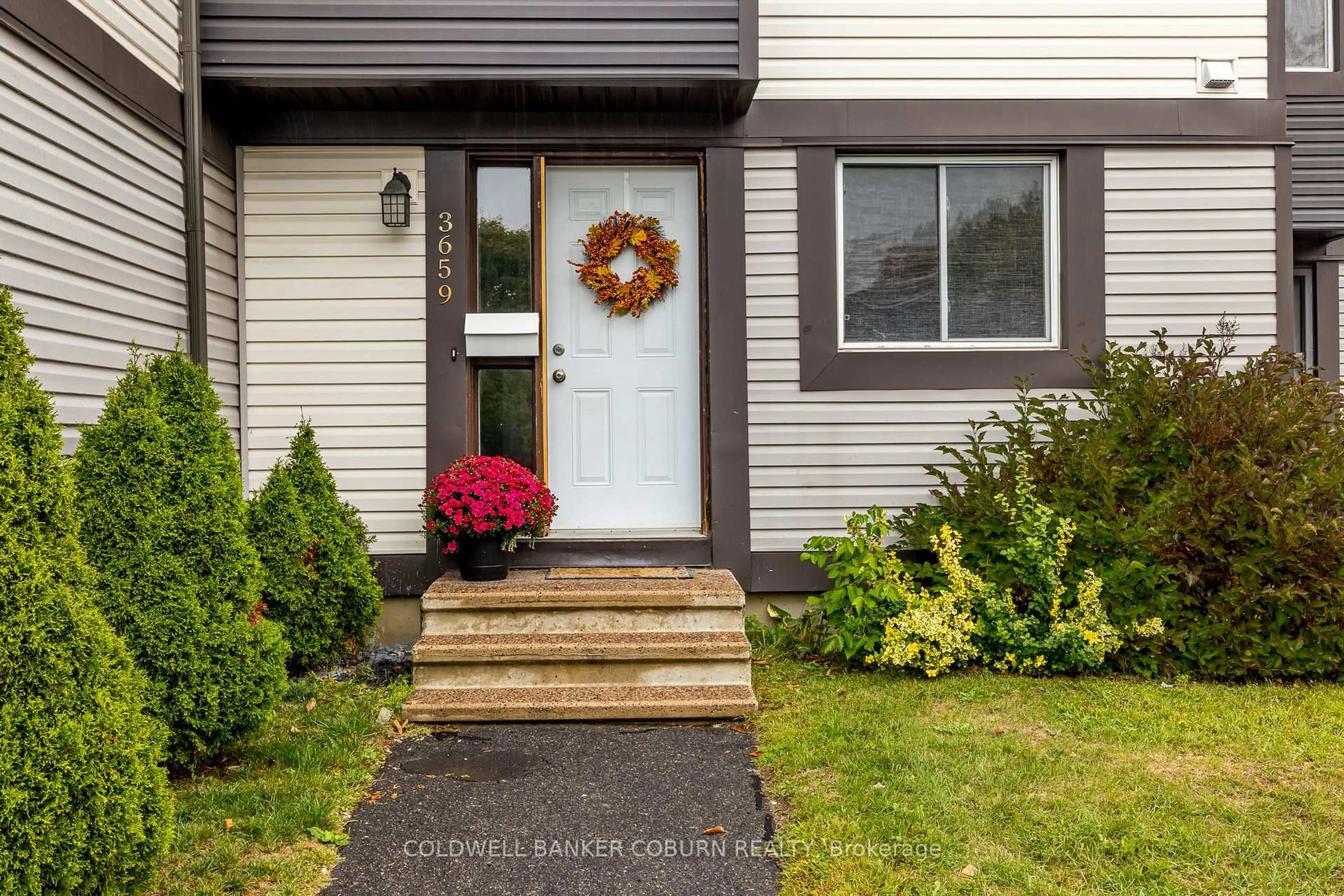 Home with vinyl exterior material, street for 3659 Aladdin Lane, Ottawa Ontario K1T 1V5