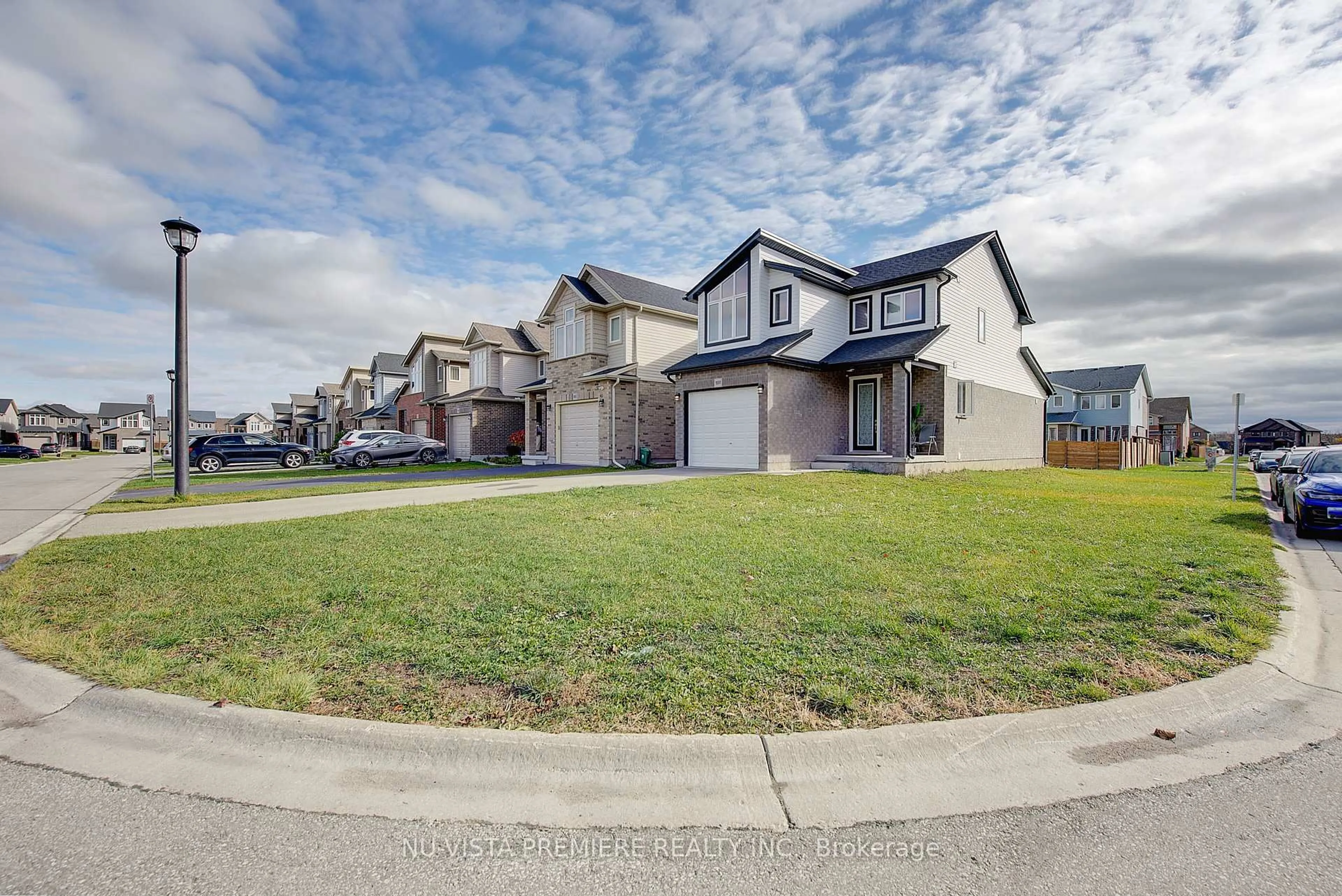 A pic from outside/outdoor area/front of a property/back of a property/a pic from drone, street for 1691 O'HANLAN Lane, London North Ontario N5X 0N1