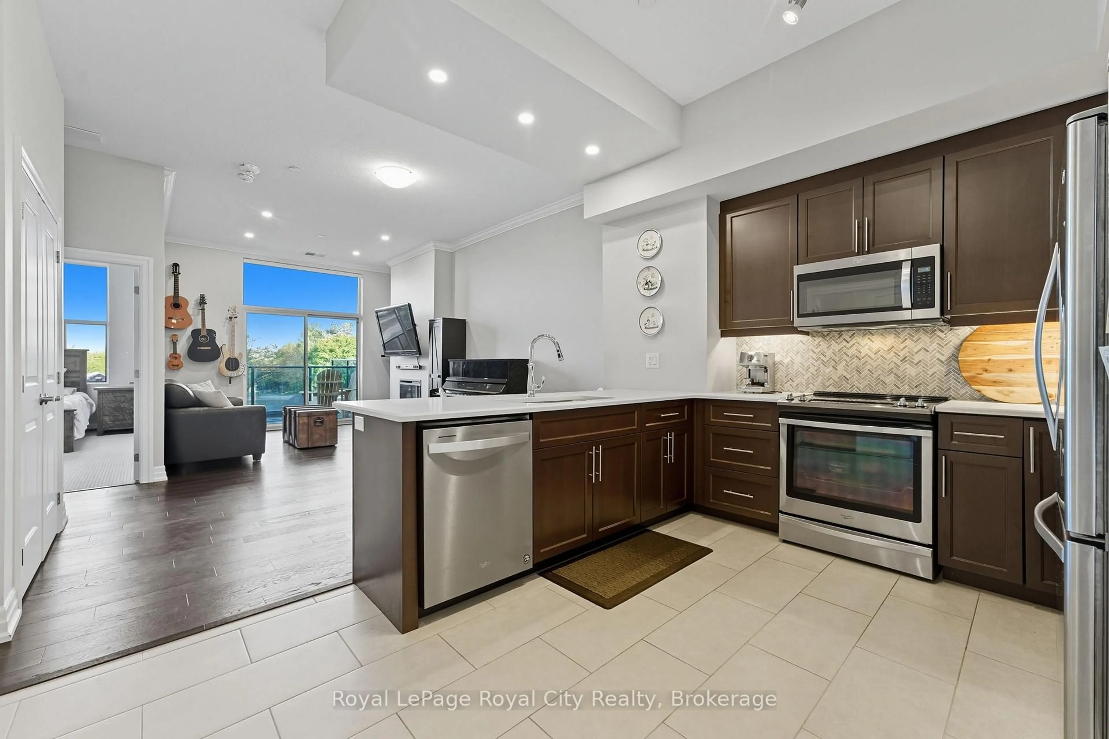 Open concept kitchen, ceramic/tile floor for 1878 Gordon St #111, Guelph Ontario N1L 0P4