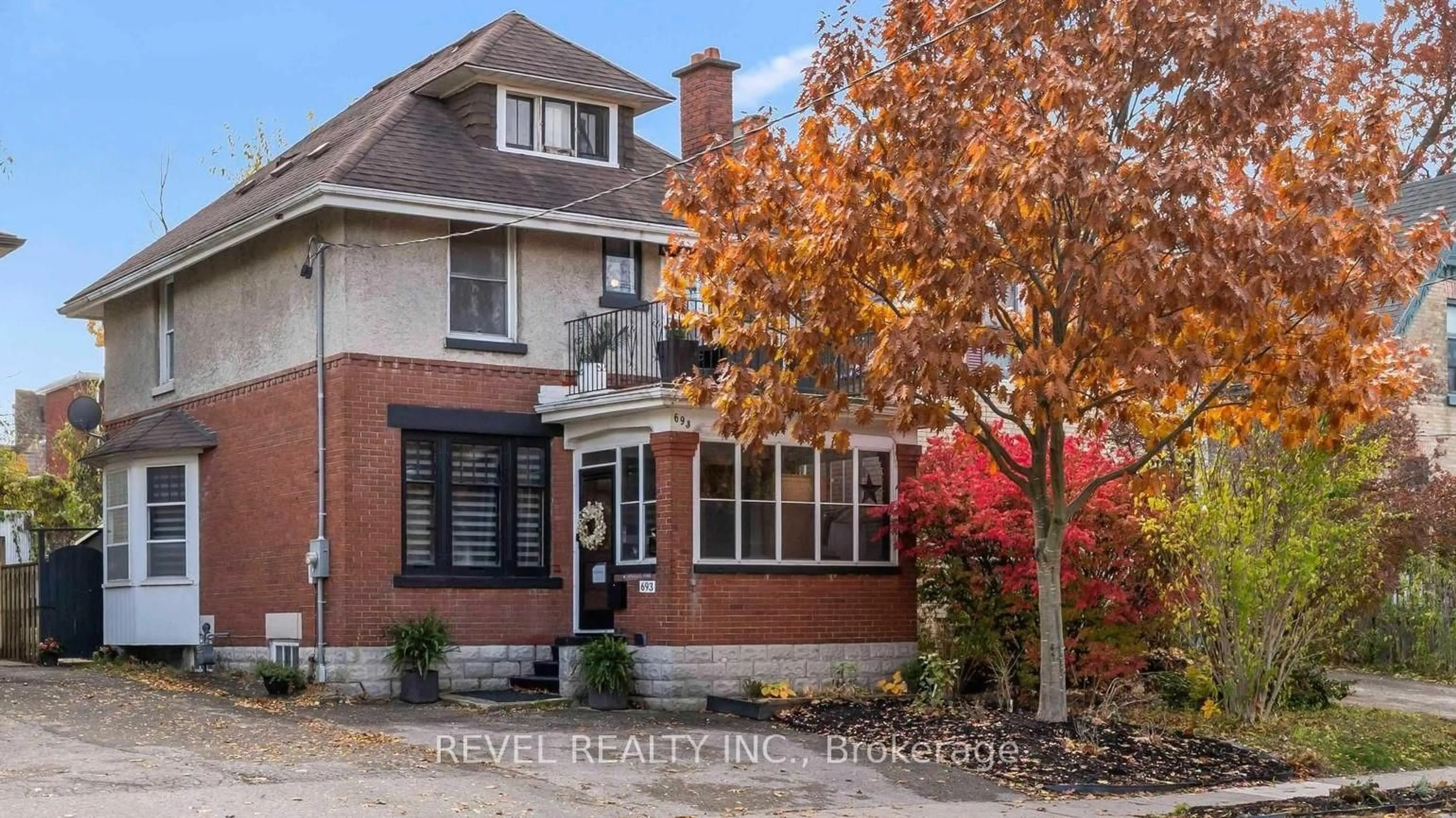 Home with brick exterior material, street for 693 Queens Ave, London East Ontario N5W 3H4