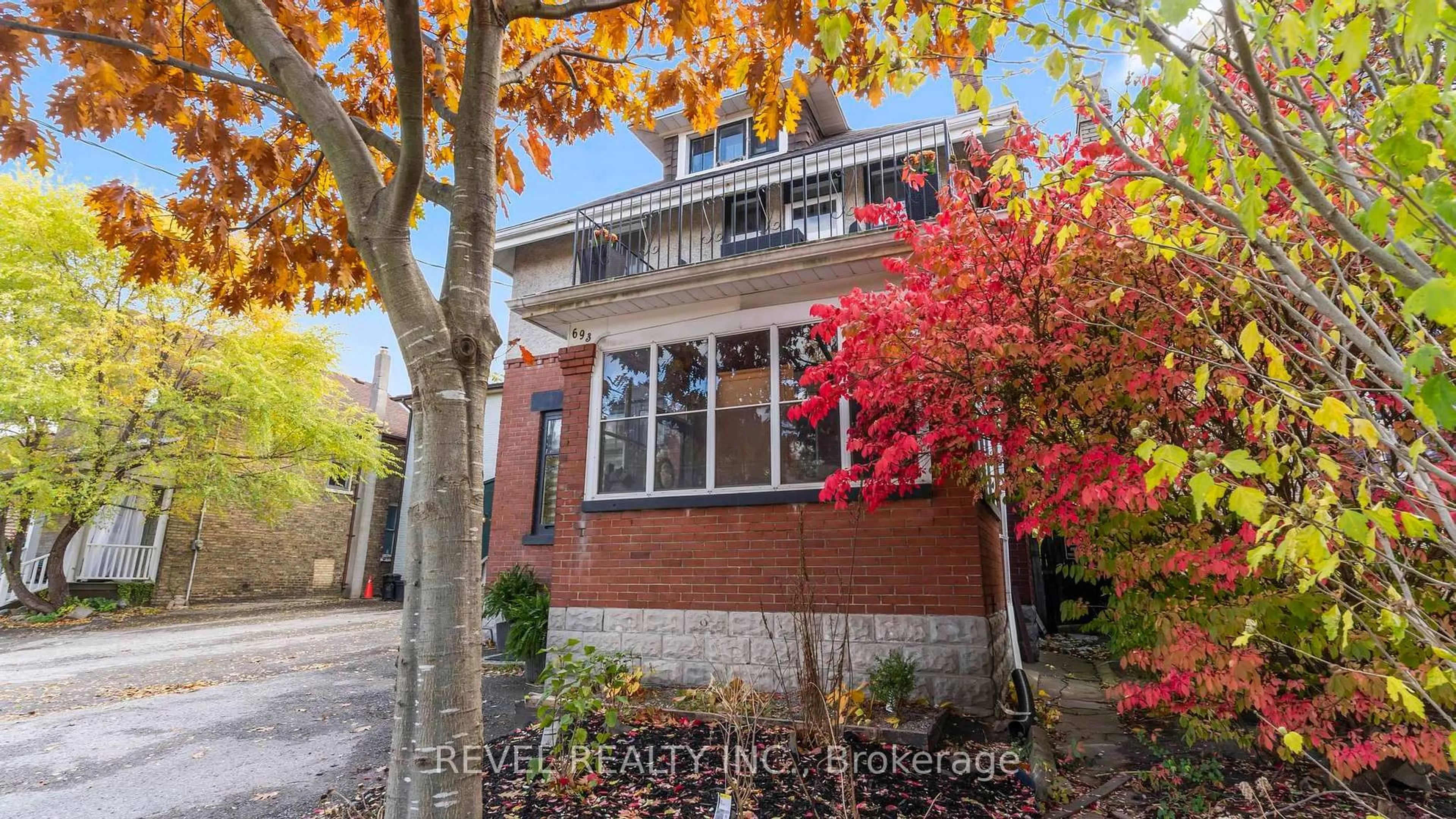 Home with brick exterior material, street for 693 Queens Ave, London East Ontario N5W 3H4