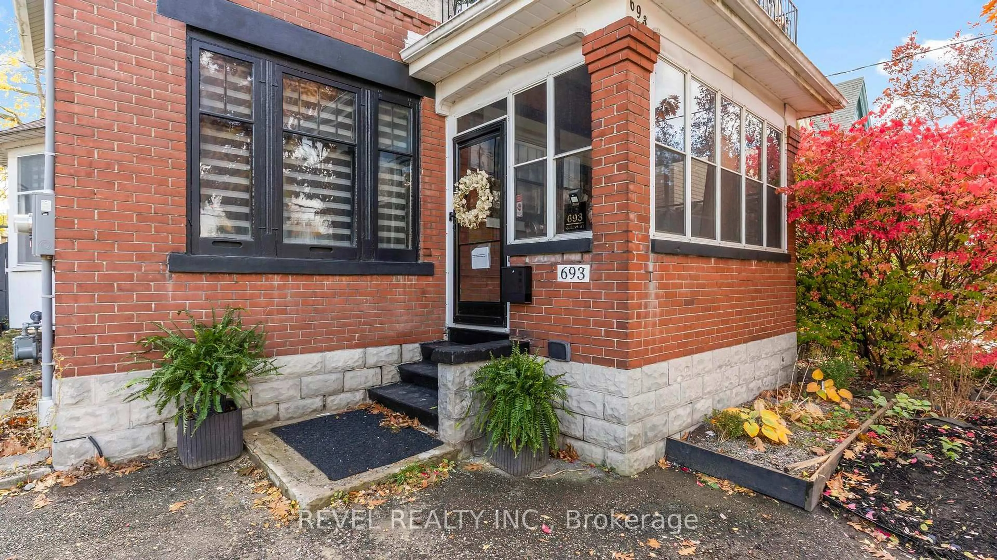 Home with brick exterior material, street for 693 Queens Ave, London East Ontario N5W 3H4