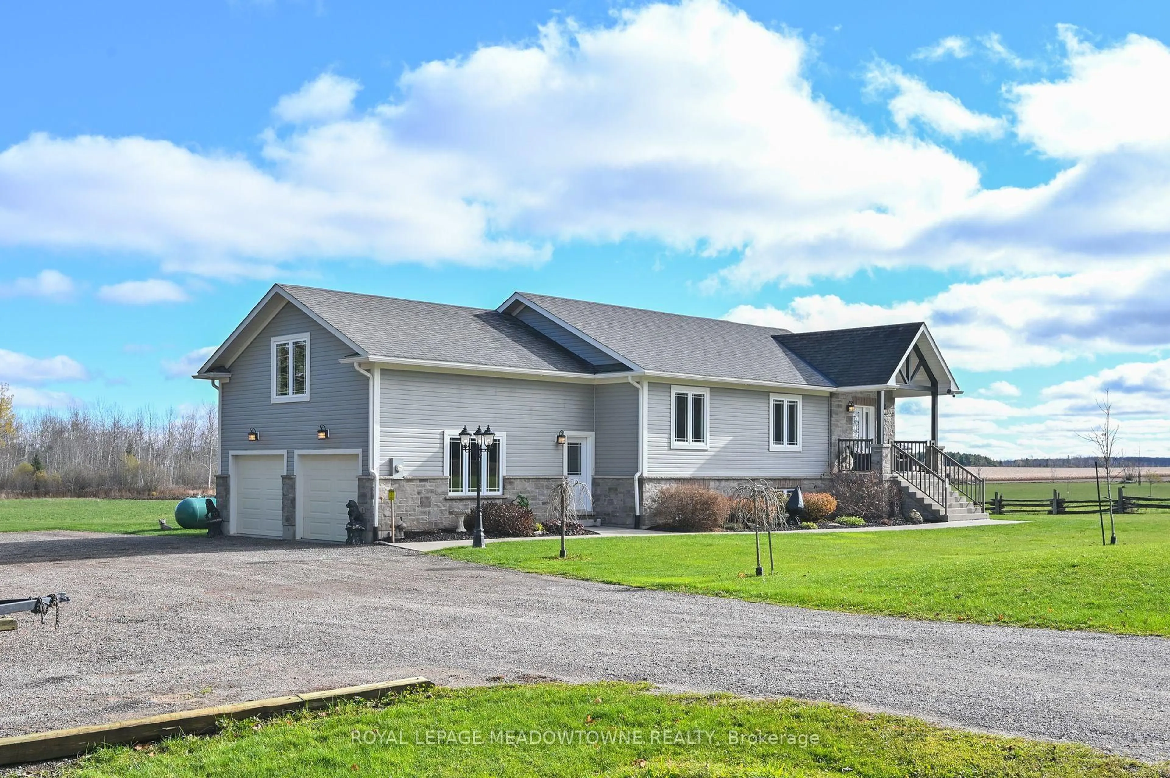 A pic from outside/outdoor area/front of a property/back of a property/a pic from drone, building for 515199 2nd Line, Amaranth Ontario L9W 0S7