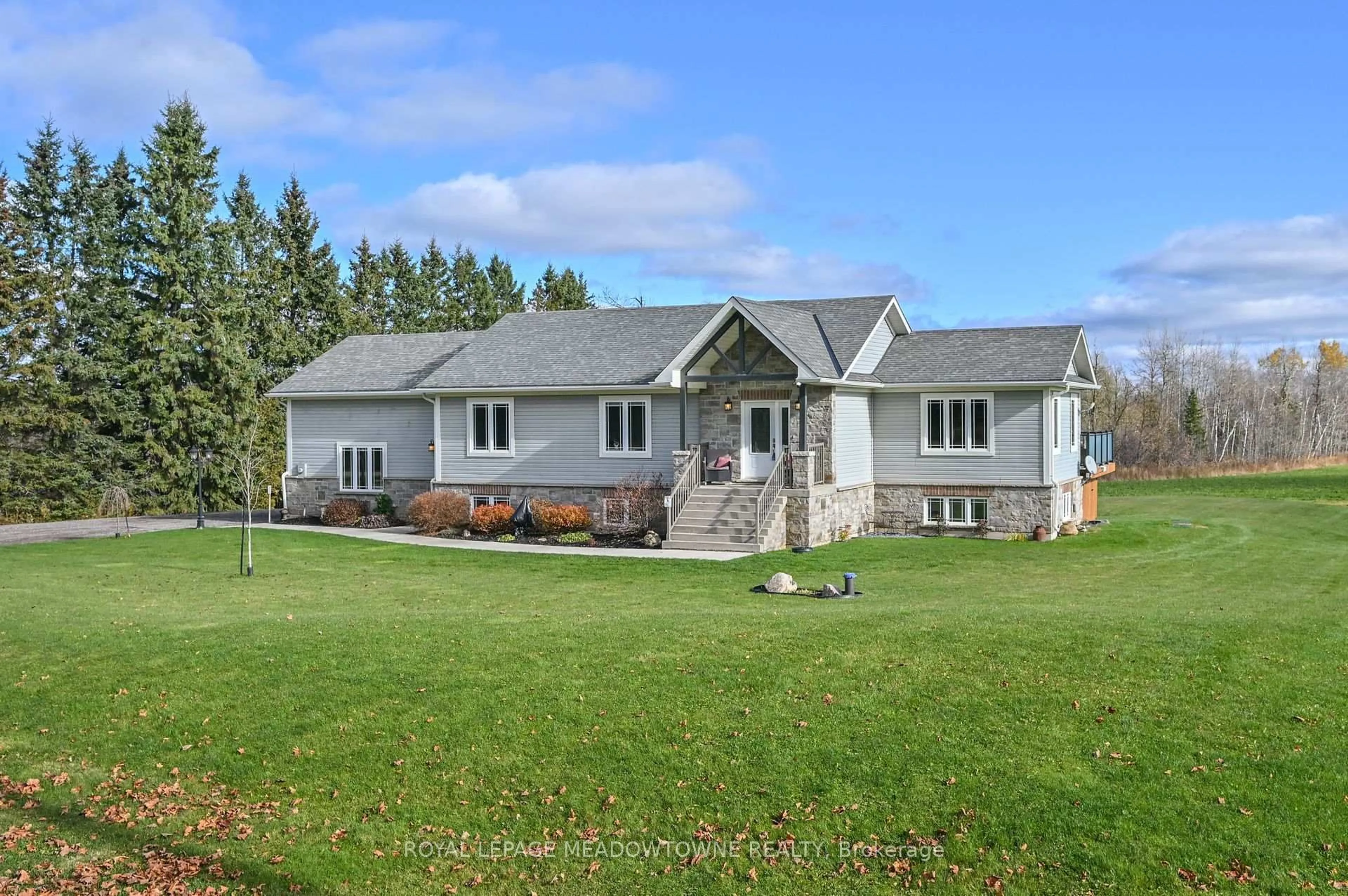 A pic from outside/outdoor area/front of a property/back of a property/a pic from drone, unknown for 515199 2nd Line, Amaranth Ontario L9W 0S7