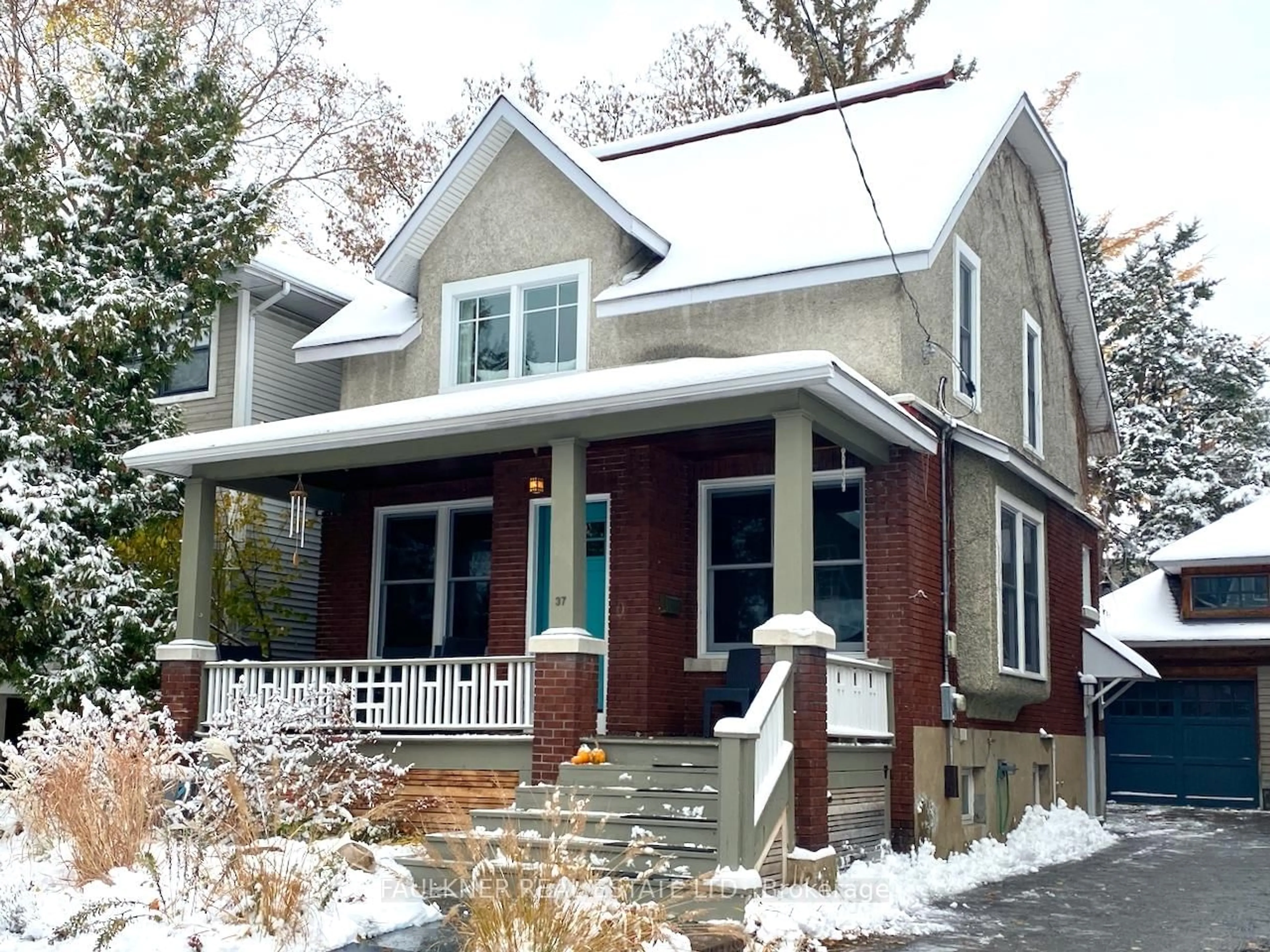 Home with vinyl exterior material, street for 37 Belmont Ave, Ottawa Ontario K1S 0T9