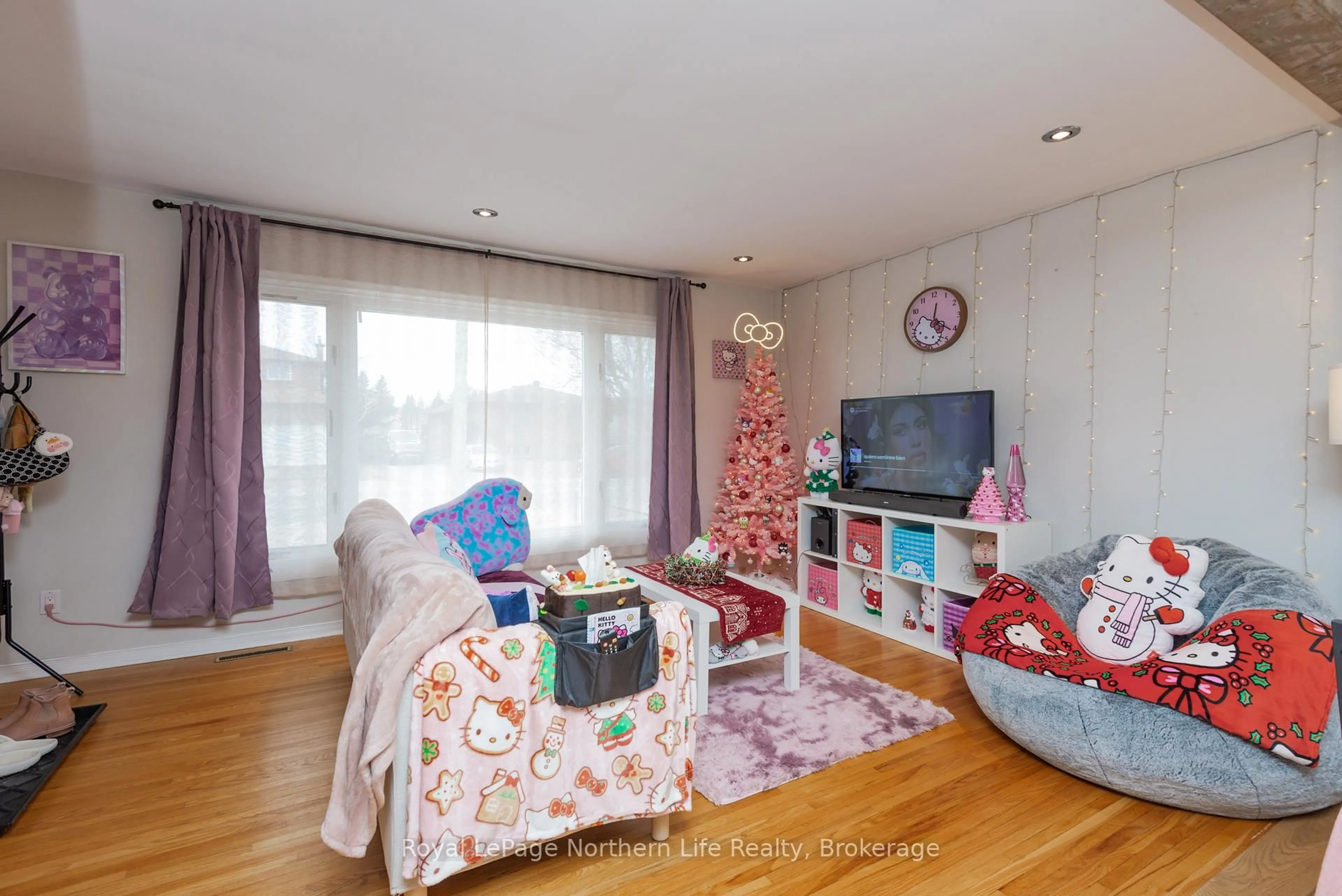 Living room with furniture, wood/laminate floor for 764 O'Brien St, North Bay Ontario P1B 5W7