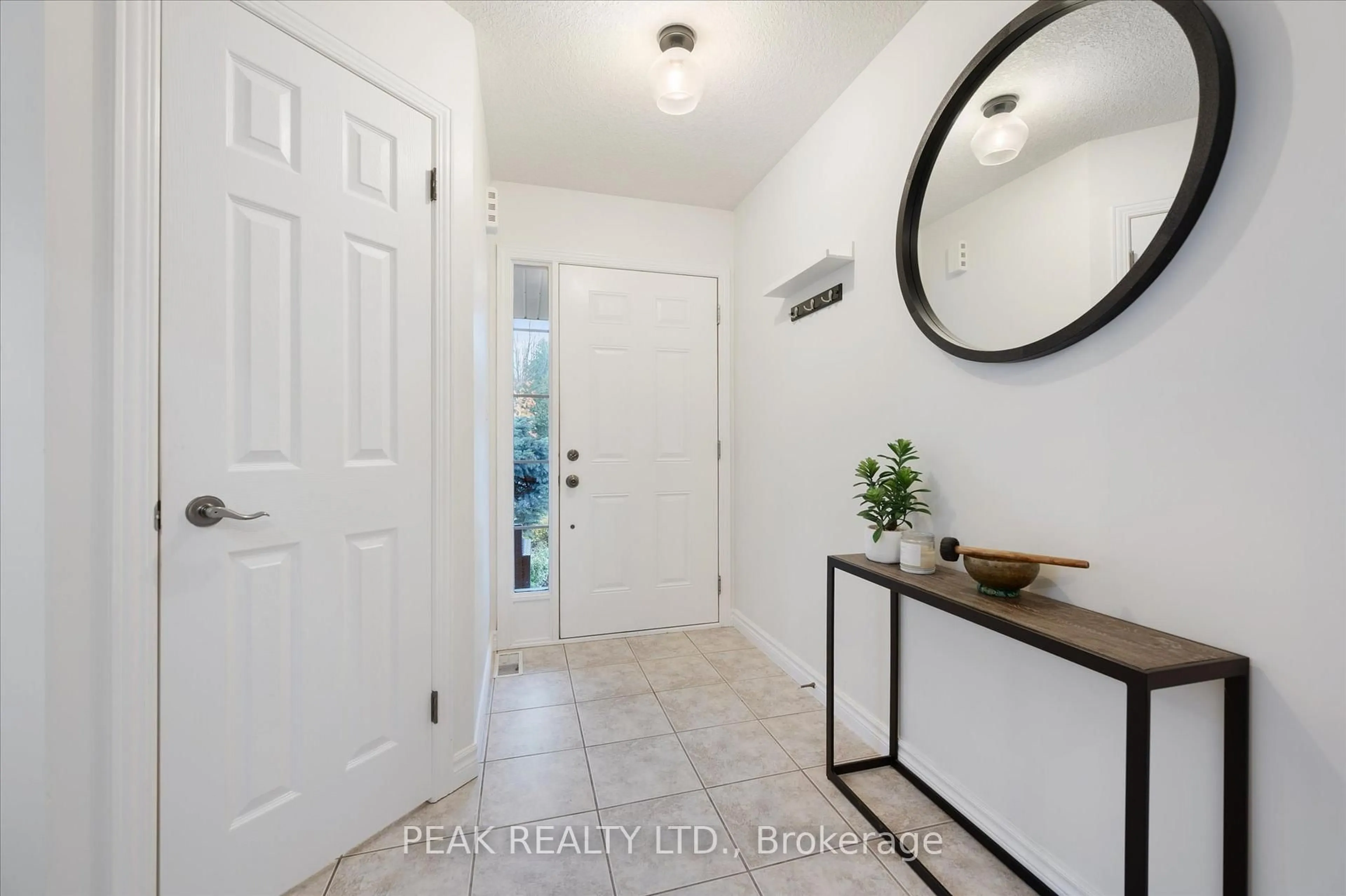 Indoor entryway for 59 Patrick Blvd, Centre Wellington Ontario N0B 1S0