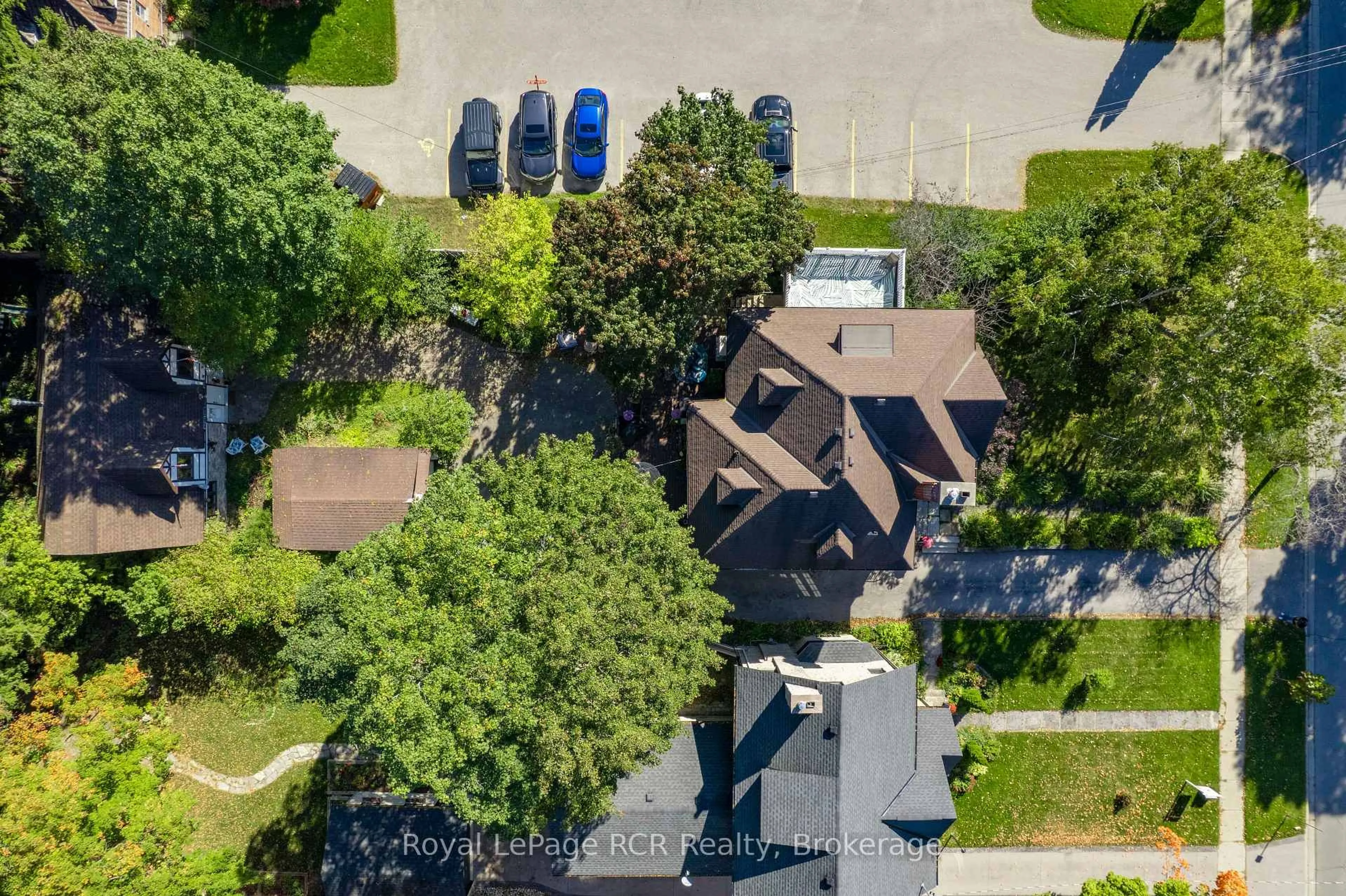 A pic from outside/outdoor area/front of a property/back of a property/a pic from drone, street for 1069 4th Ave, Owen Sound Ontario N4K 4W1