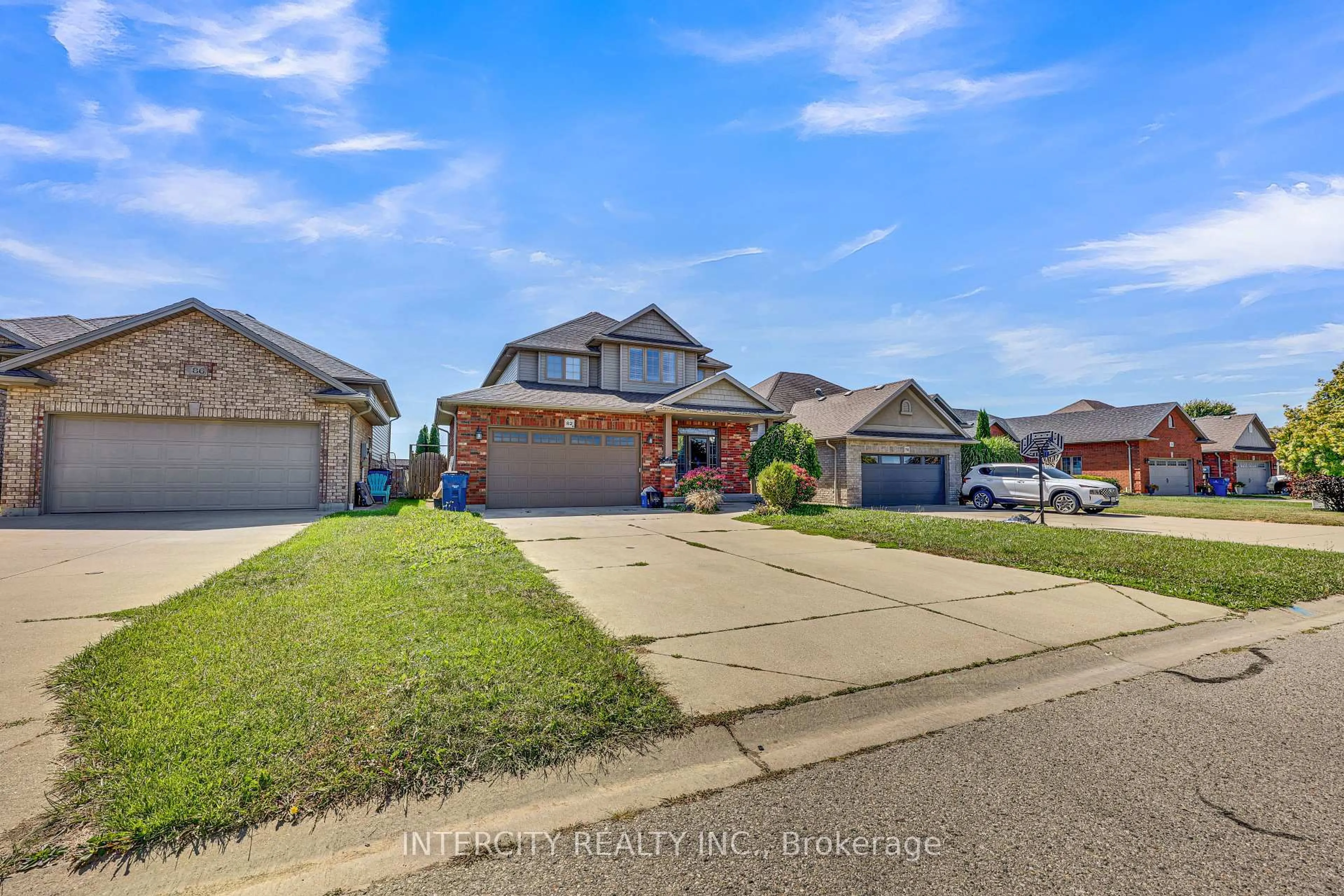 A pic from outside/outdoor area/front of a property/back of a property/a pic from drone, street for 82 Molengraaf Way, Chatham-Kent Ontario N7M 0A2