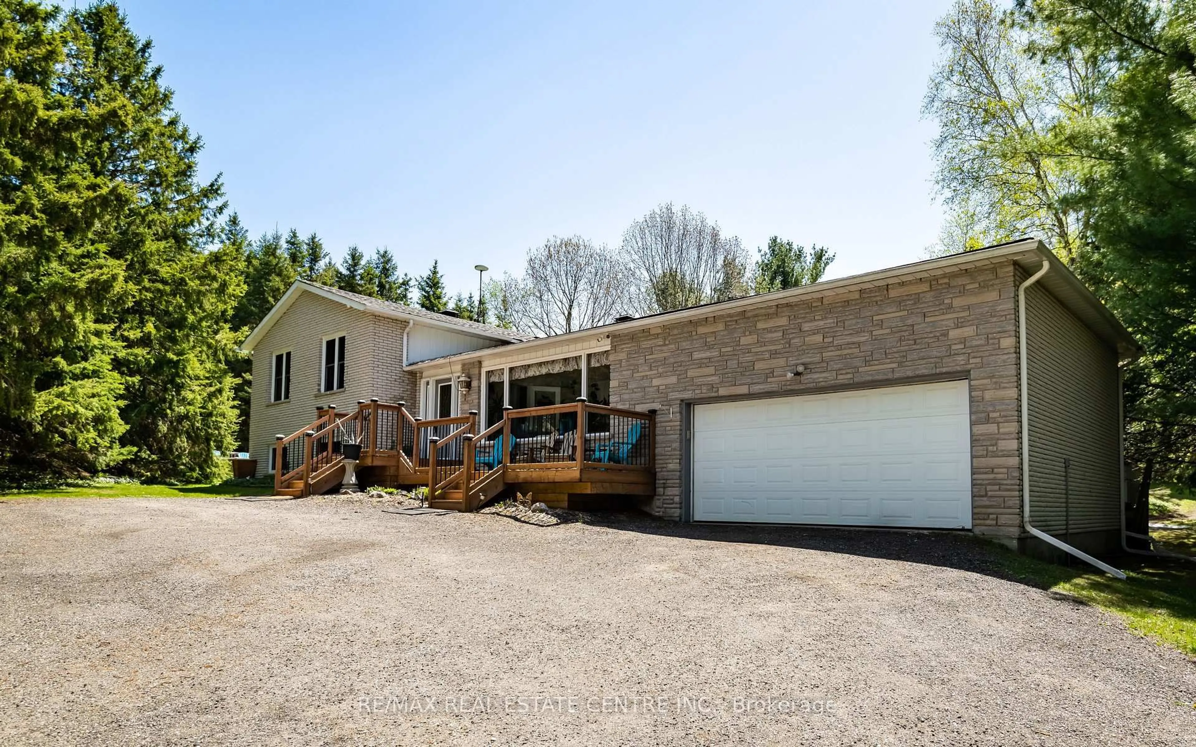 A pic from outside/outdoor area/front of a property/back of a property/a pic from drone, street for 506086 Highway 89 Highway, Mono Ontario L9V 1H7