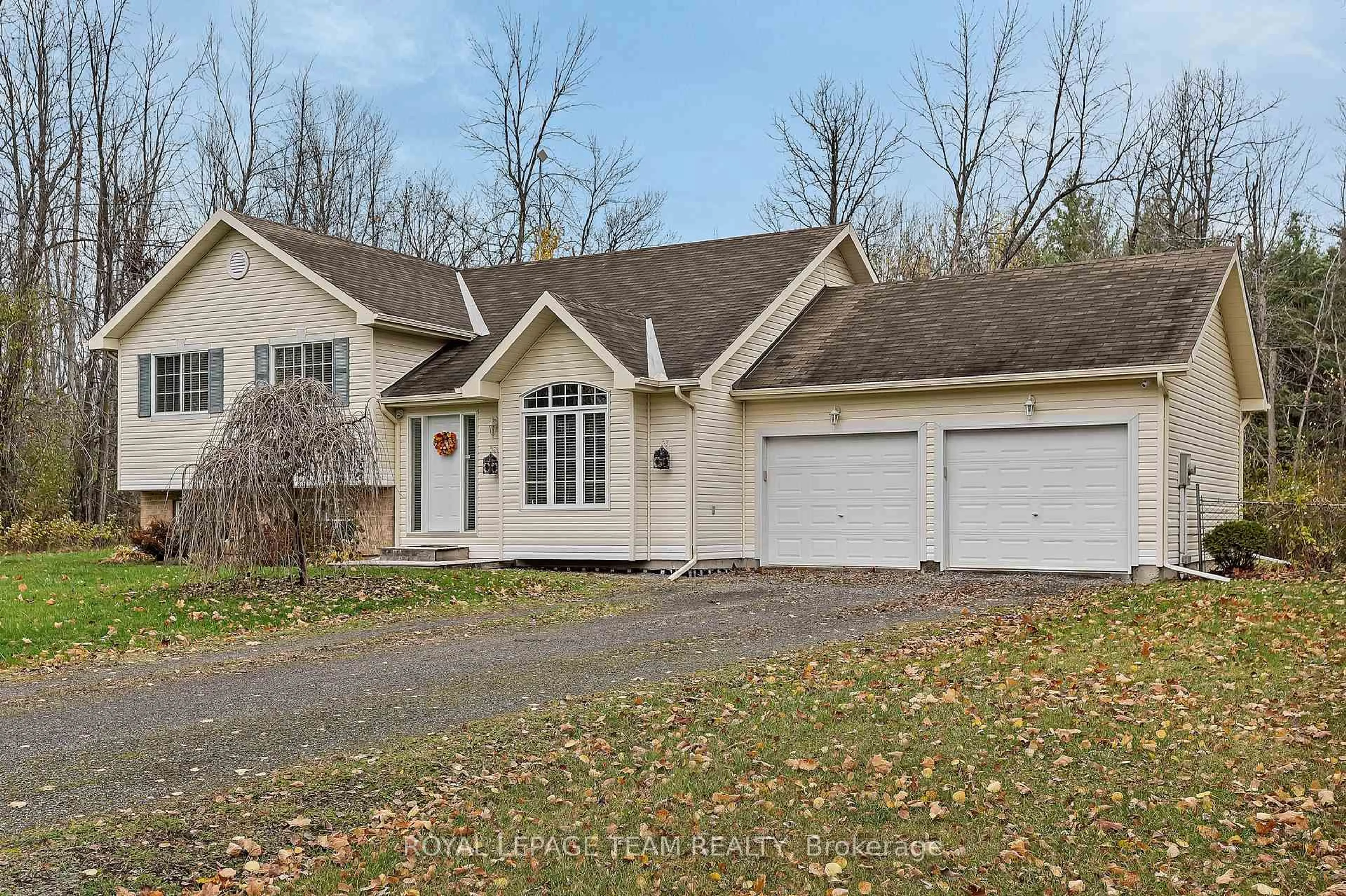 Home with vinyl exterior material, street for 322 Cedar Crest Dr, Carleton Place Ontario K7C 3P2