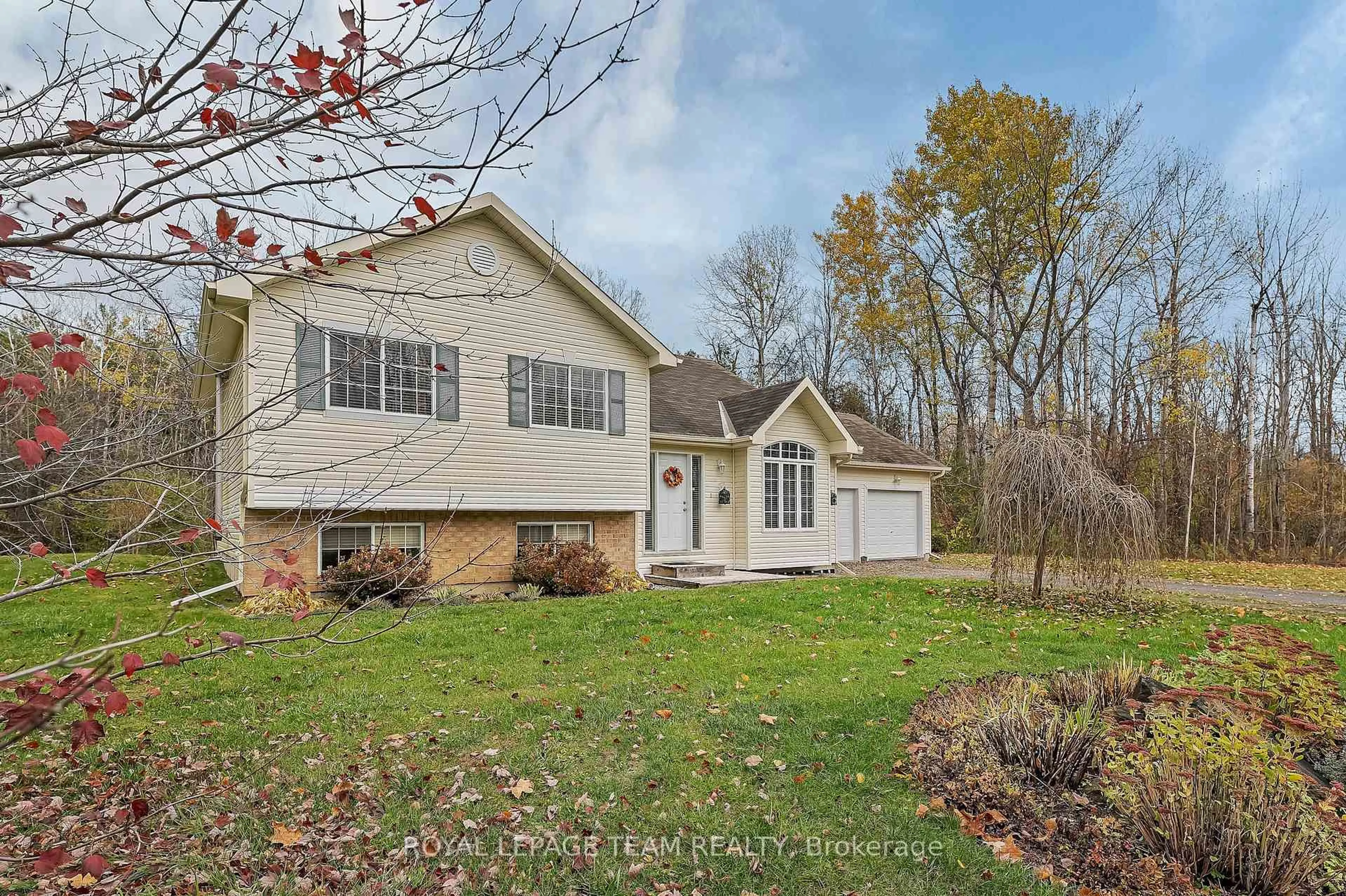 Home with vinyl exterior material, unknown for 322 Cedar Crest Dr, Carleton Place Ontario K7C 3P2