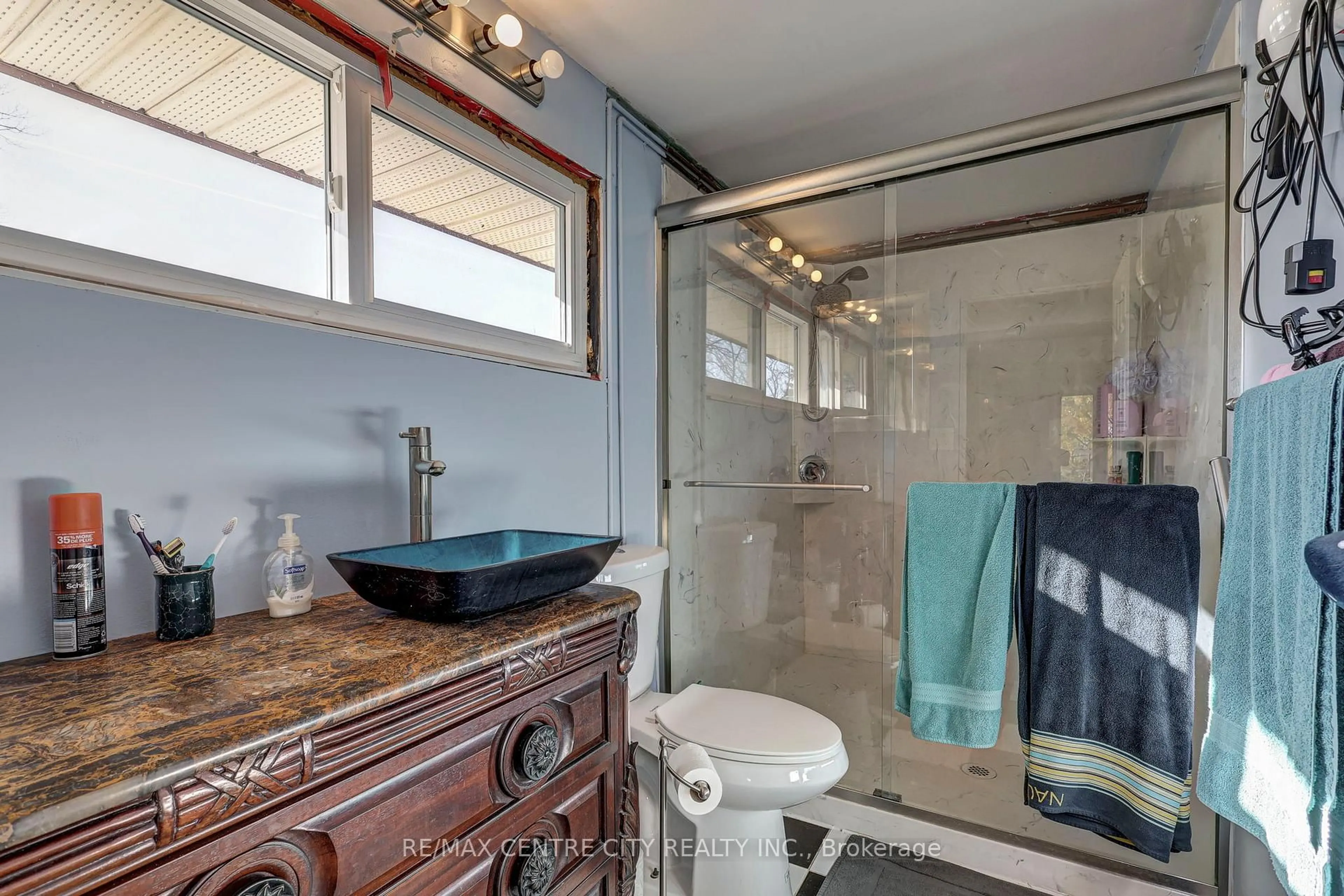 Standard bathroom, ceramic/tile floor for 11709 Tracey St, Malahide Ontario N0L 2J0