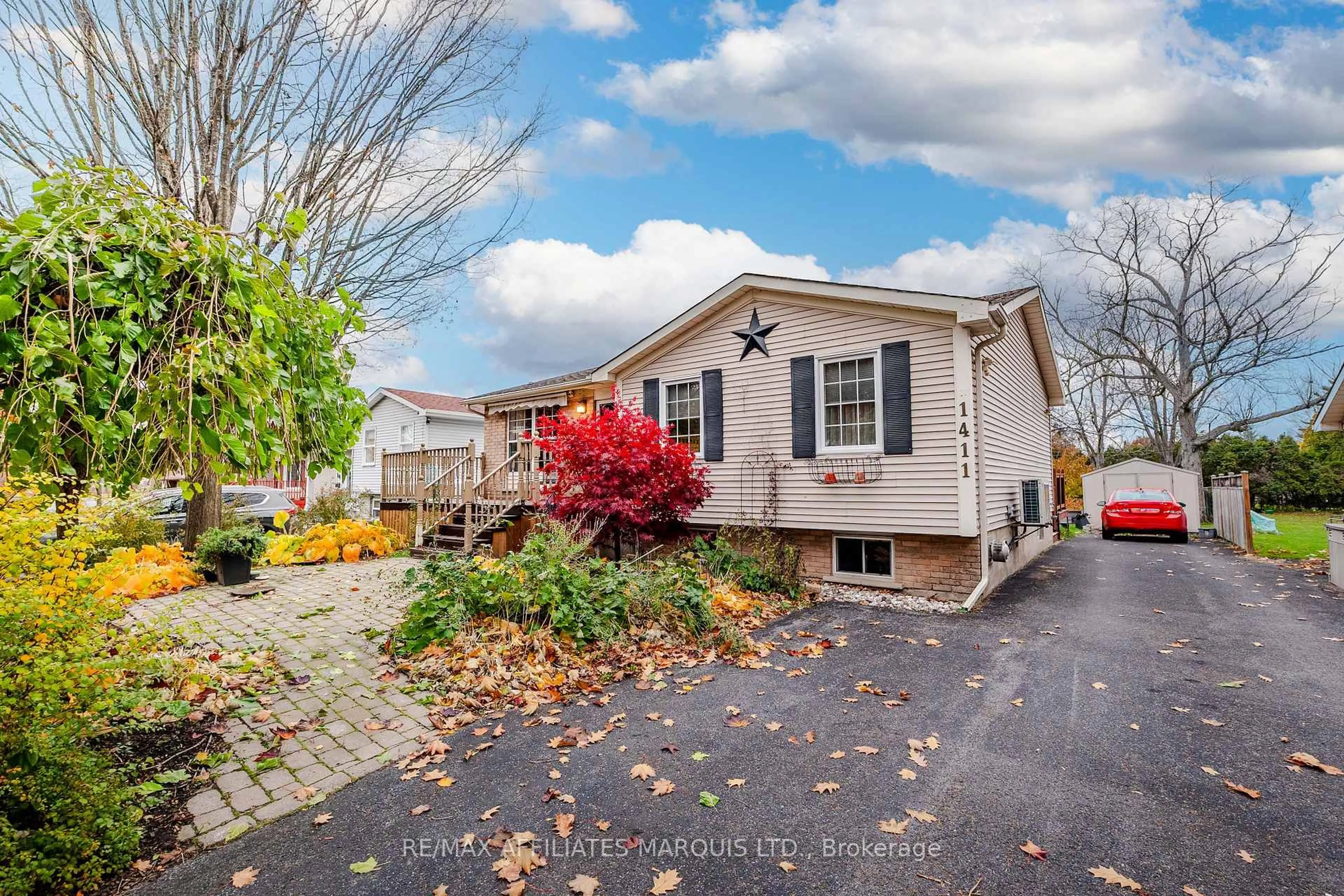 Home with vinyl exterior material, street for 1411 Second St, Cornwall Ontario K6J 1J4