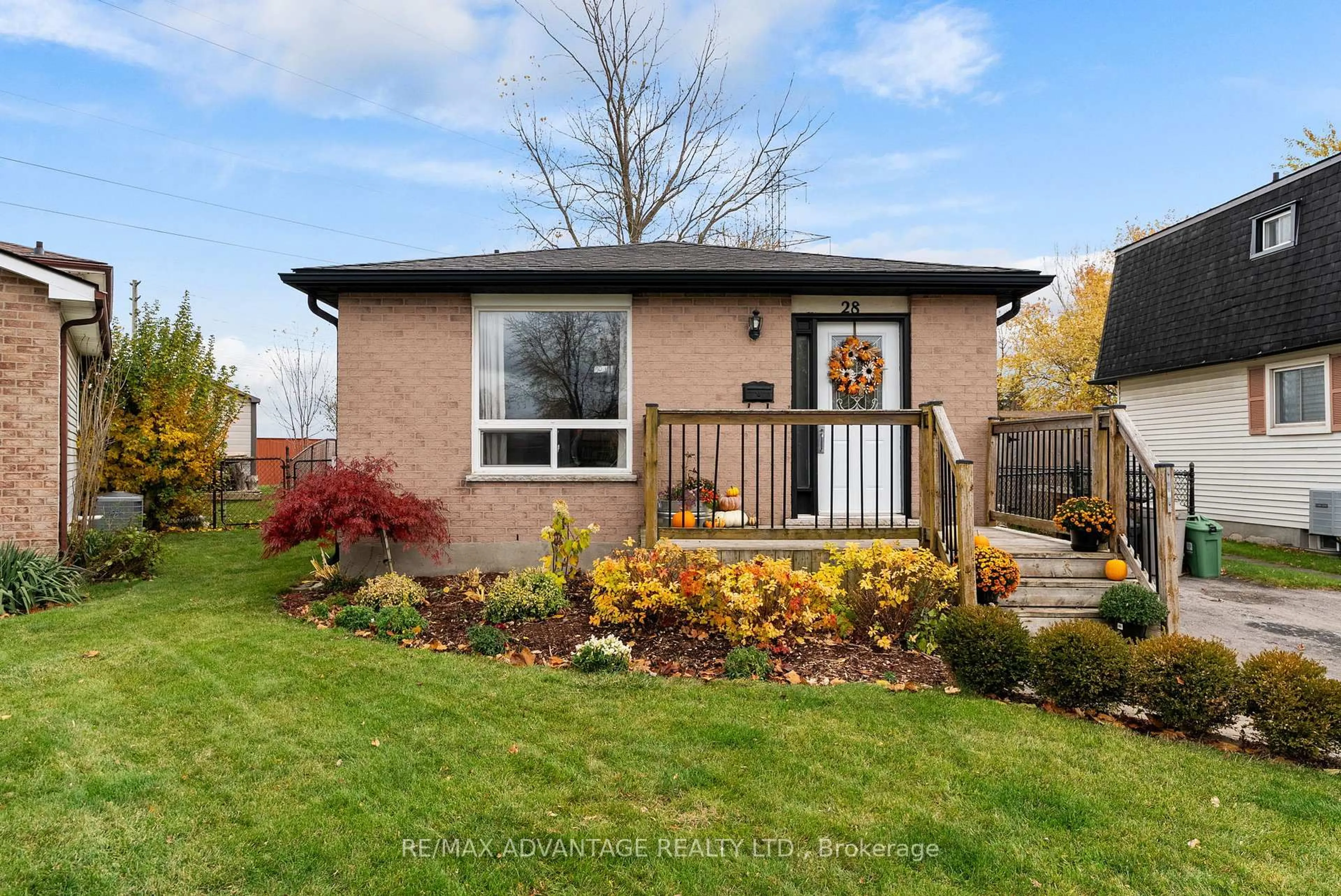 Home with brick exterior material, street for 28 Sundridge Crt, London South Ontario N5Z 4R5