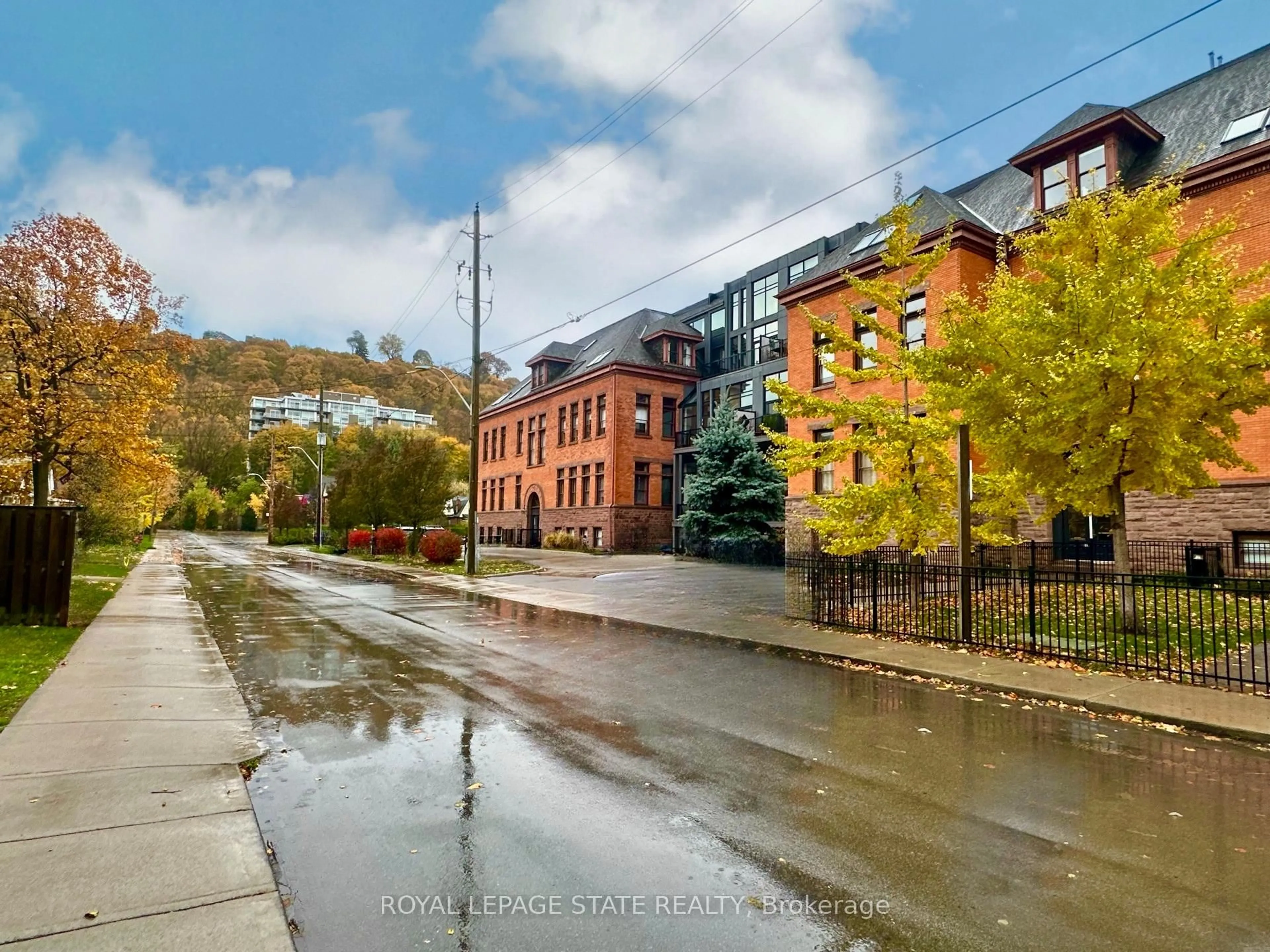 Blurry image for 200 Stinson St #310, Hamilton Ontario L8N 4J5