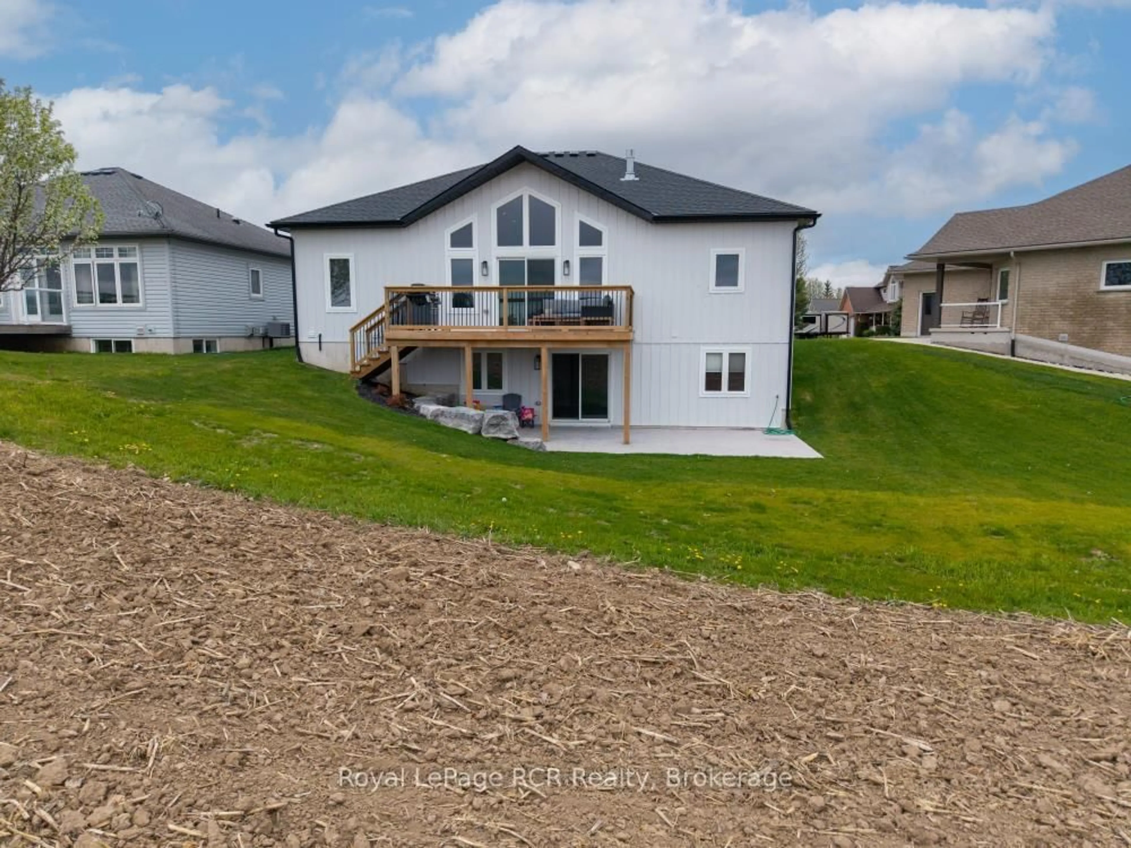 A pic from outside/outdoor area/front of a property/back of a property/a pic from drone, building for 13 Jonathan Cres, South Bruce Ontario N0G 2J0