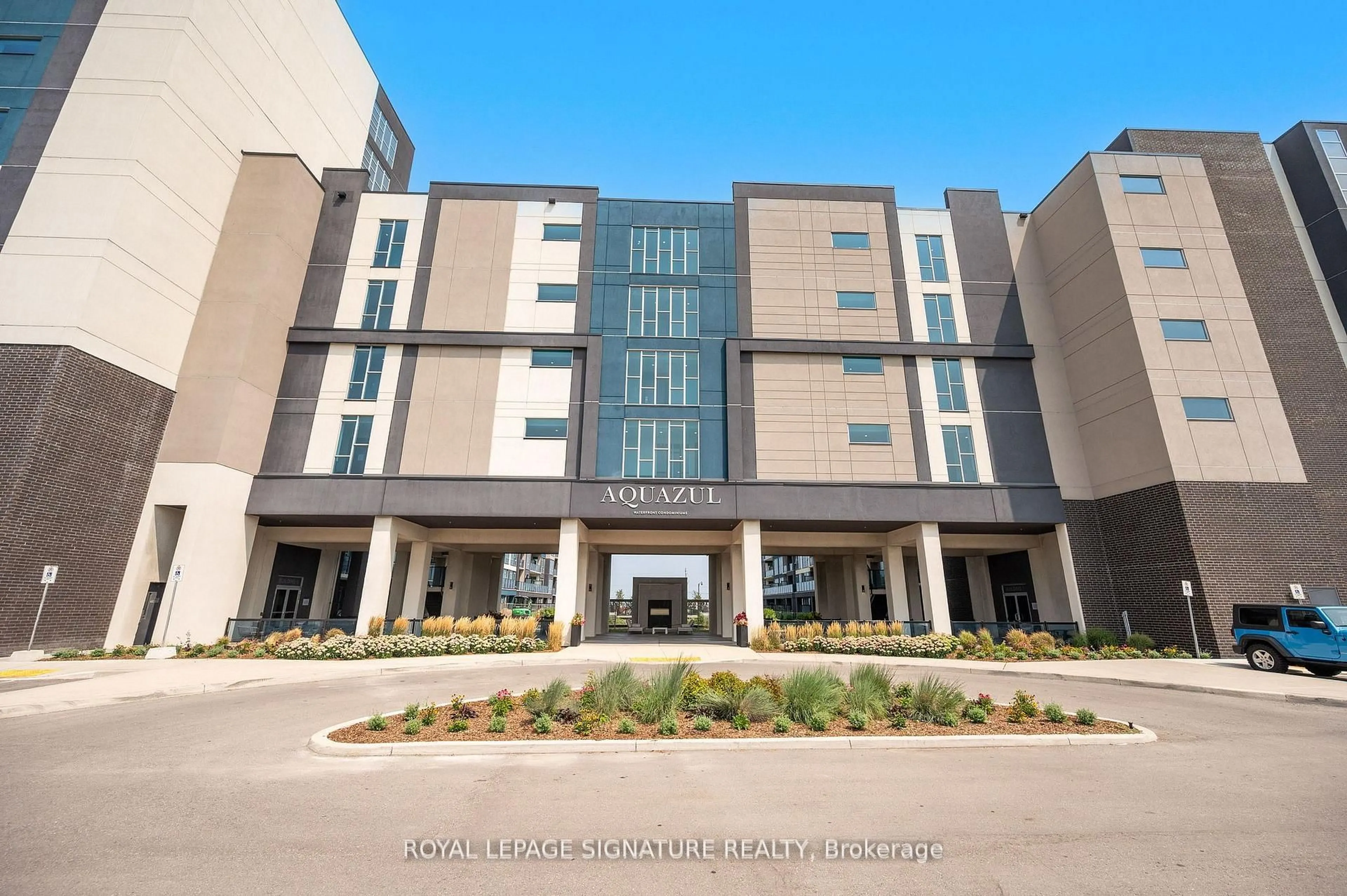 Indoor foyer for 16 Concord Pl #629, Grimsby Ontario L3M 0J1