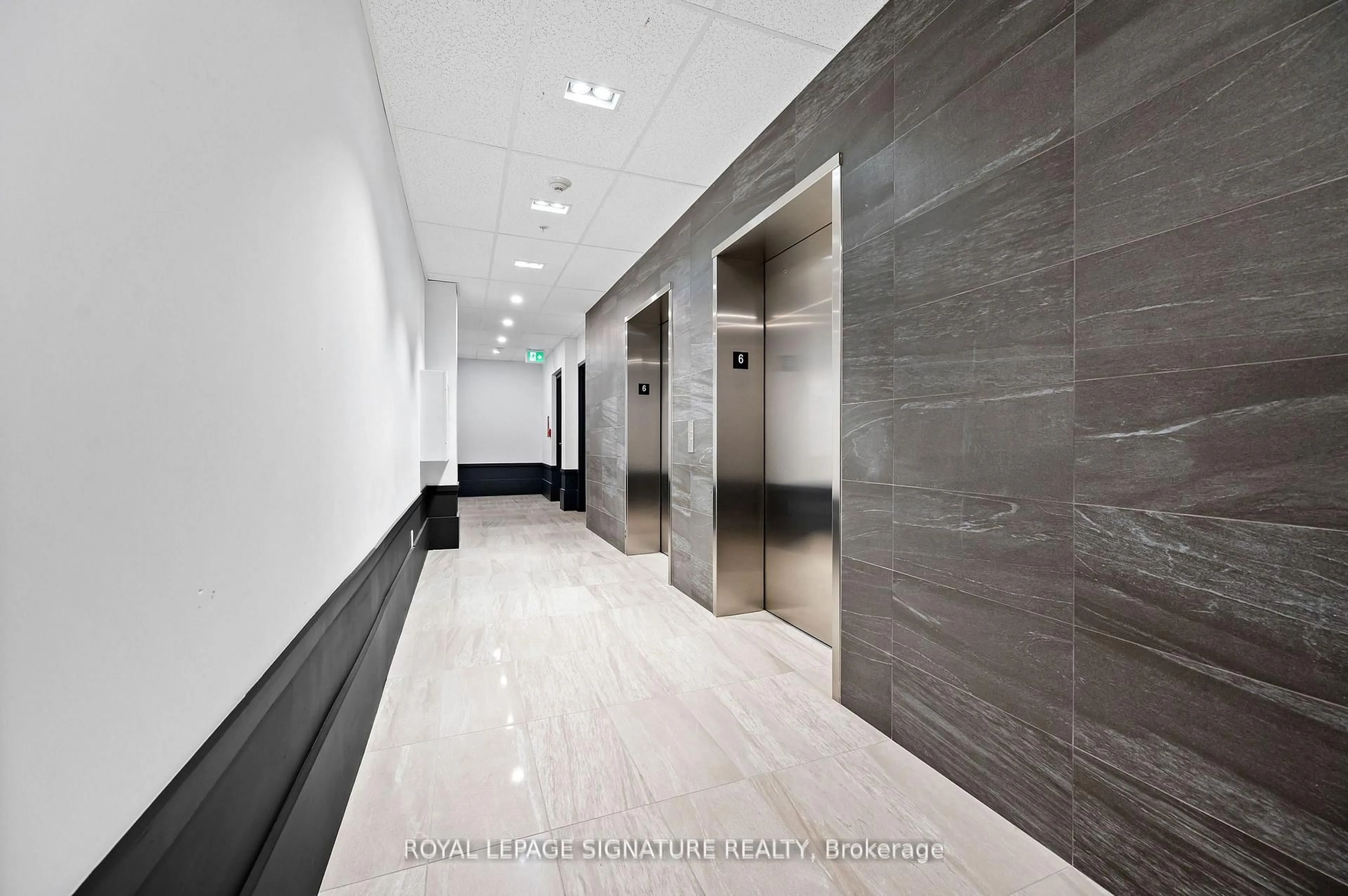 Indoor foyer for 16 Concord Pl #629, Grimsby Ontario L3M 0J1