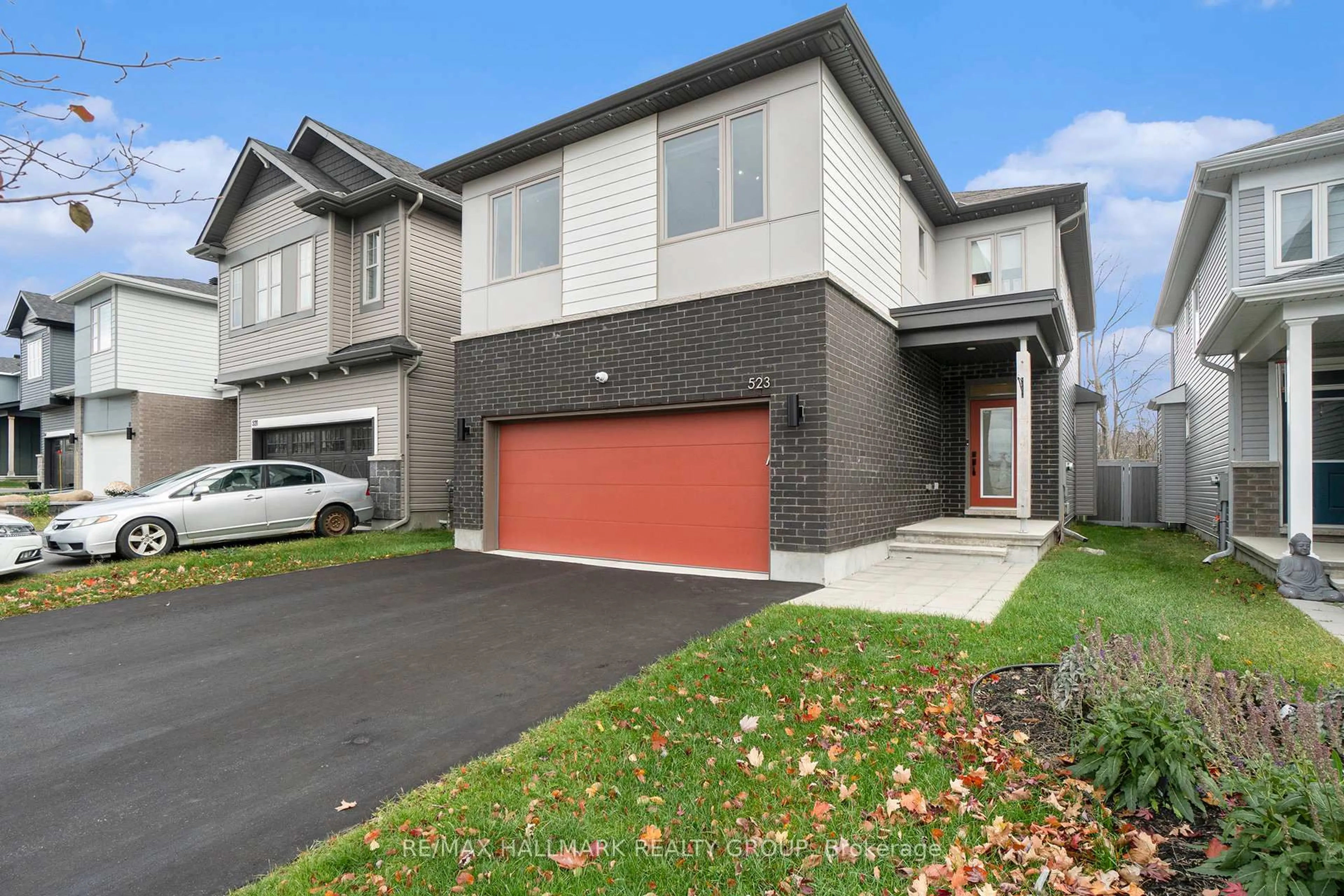 Home with brick exterior material, street for 523 PAAKANAAK Ave, Ottawa Ontario K1X 0H2