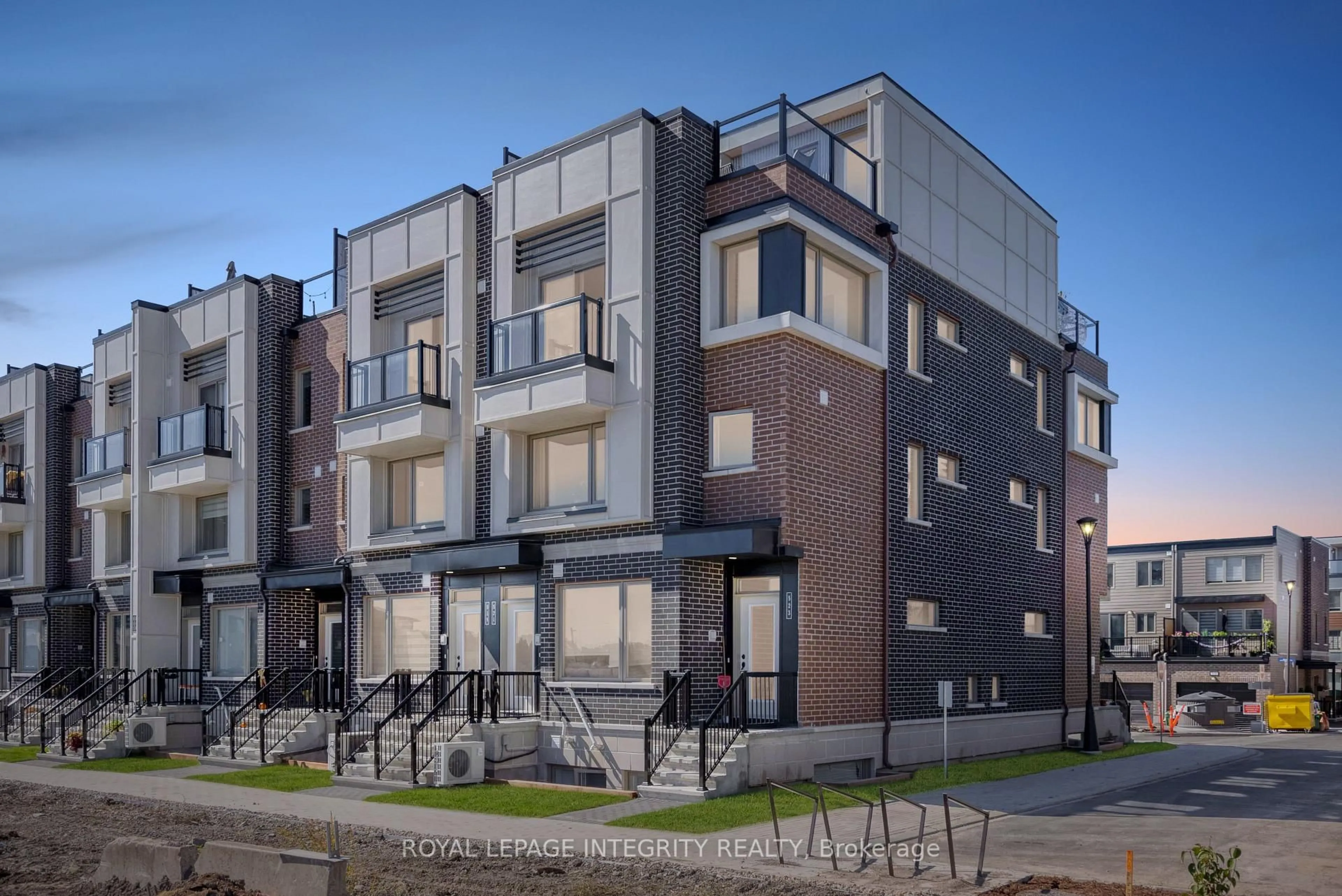 Patio, building for 523 Ozawa Private, Ottawa Ontario K1K 4Z8