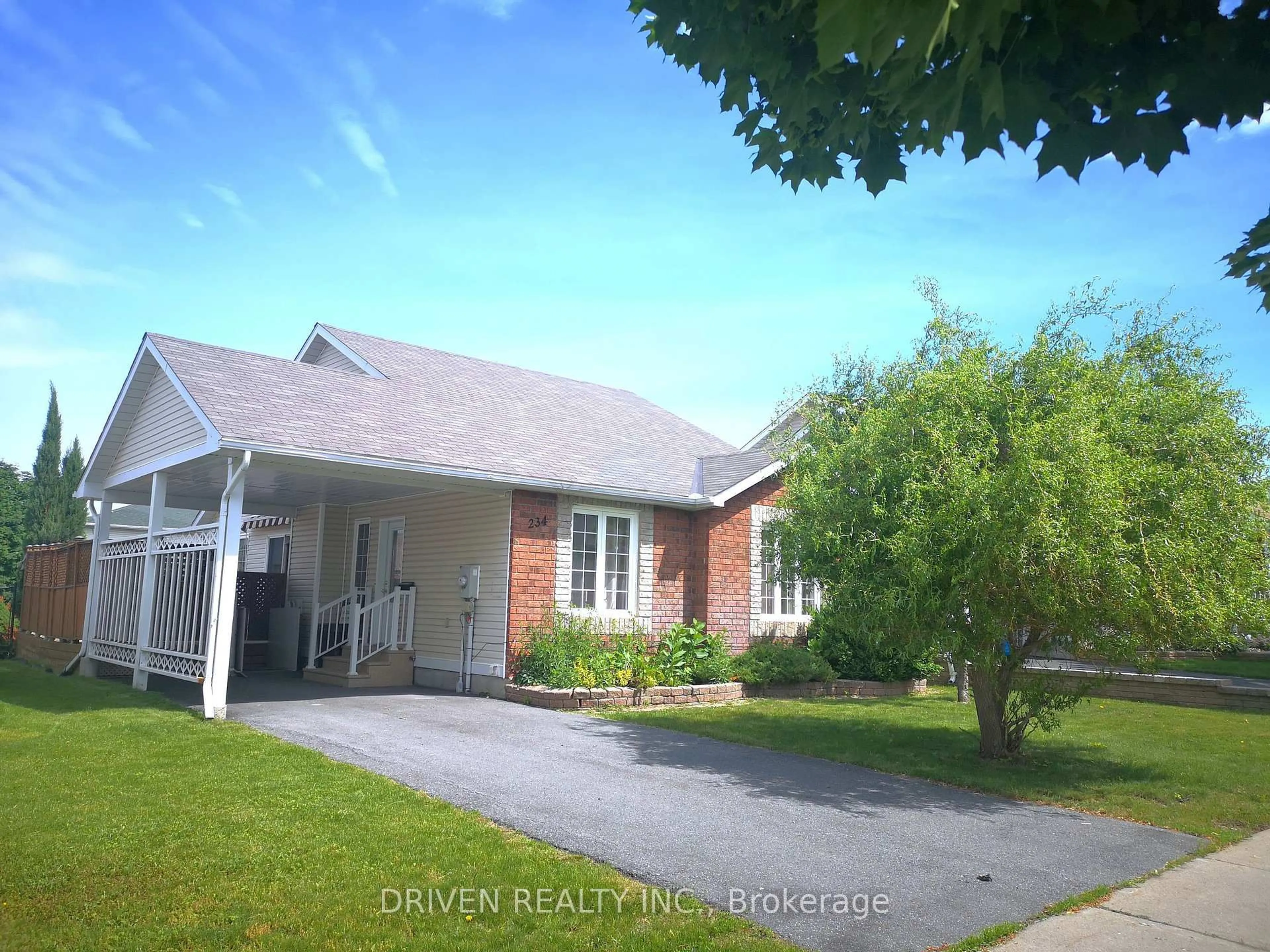 A pic from outside/outdoor area/front of a property/back of a property/a pic from drone, street for 234 Hemlock Cres, Cornwall Ontario K6H 7M2