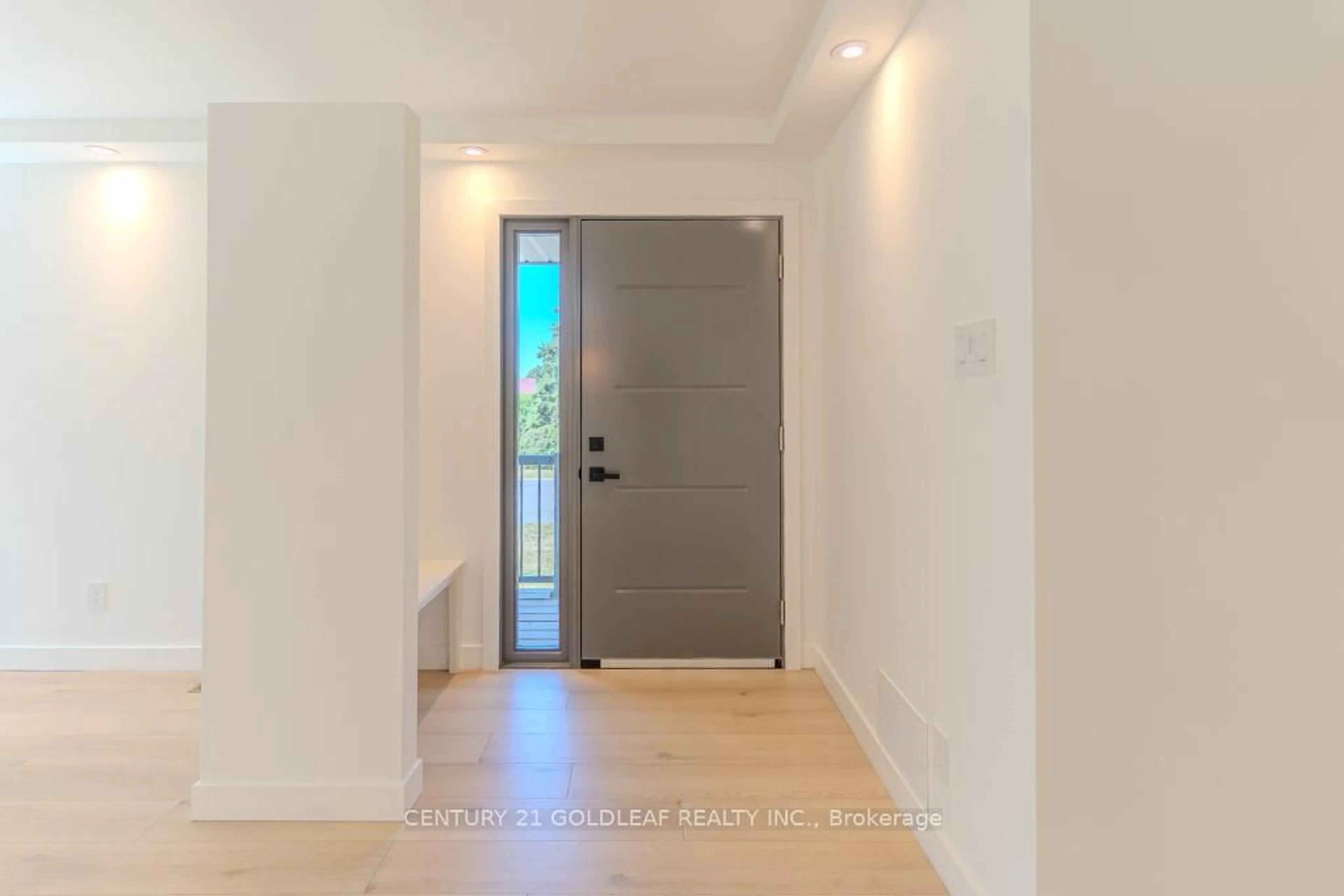 Indoor entryway for 29 Crownhill St, Ottawa Ontario K1J 7K3