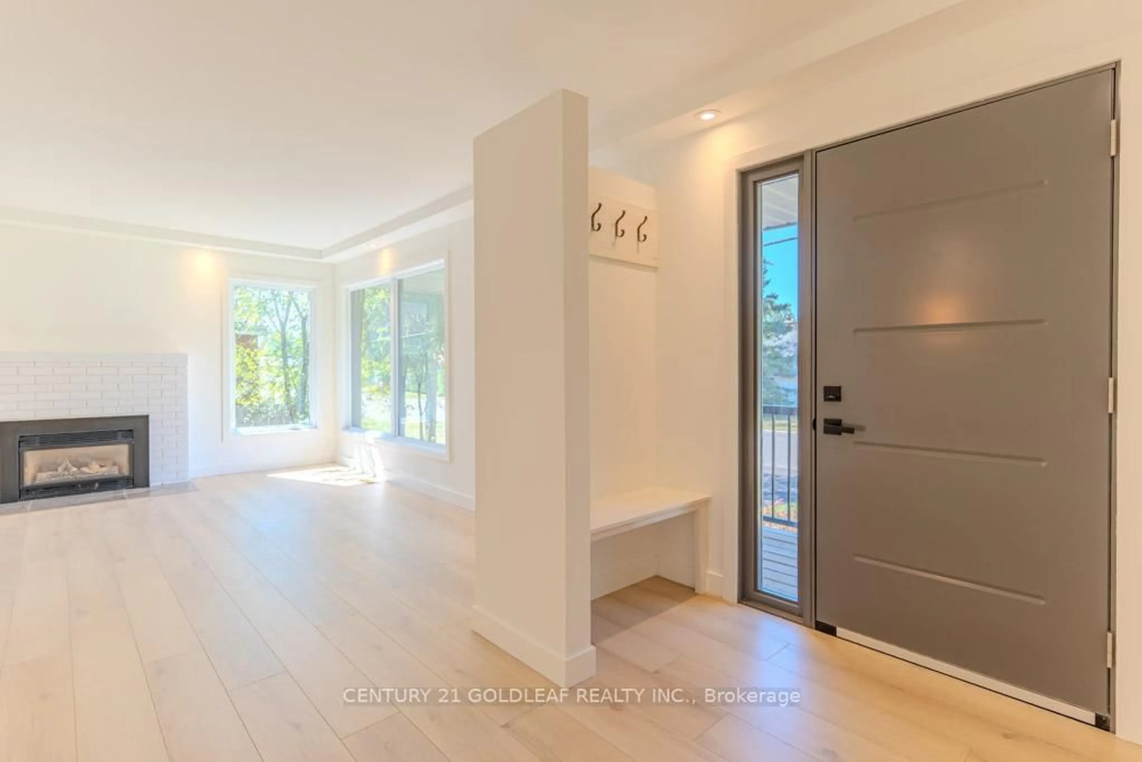 Indoor entryway for 29 Crownhill St, Ottawa Ontario K1J 7K3