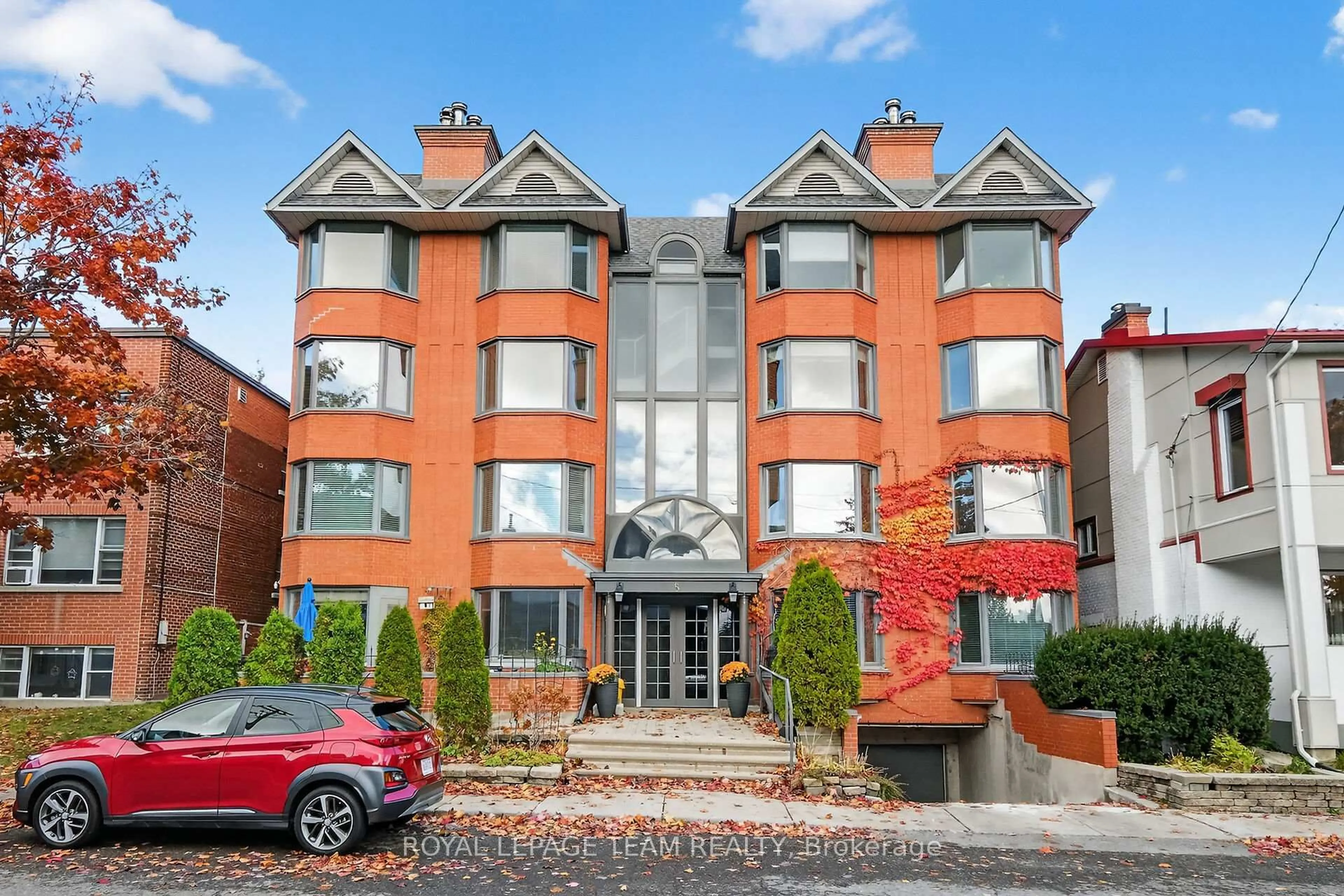 Home with brick exterior material, building for 5 Frank St, Ottawa Ontario K2P 0W8