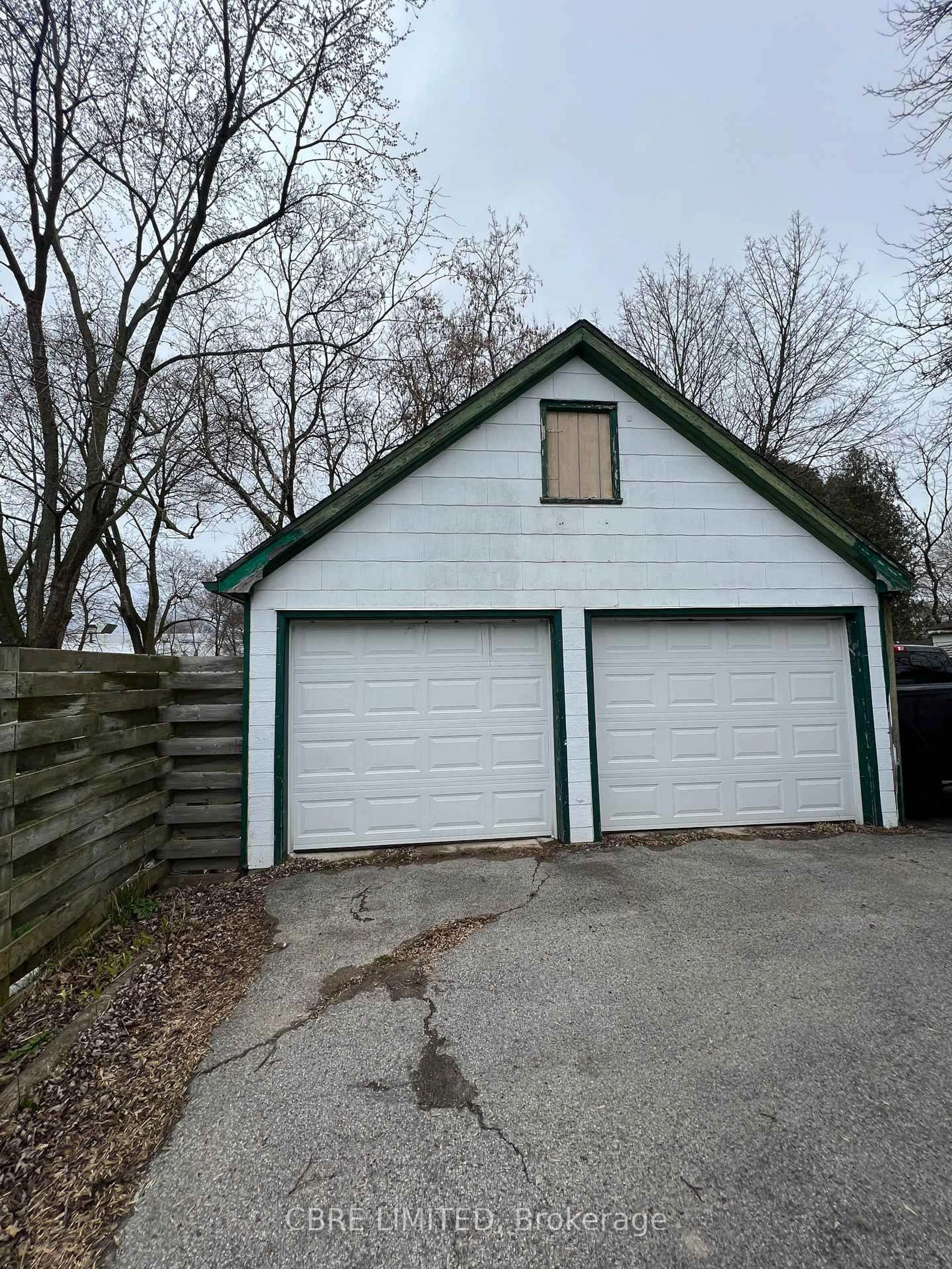 Indoor garage for 153 Hale St, London East Ontario N5W 1E5