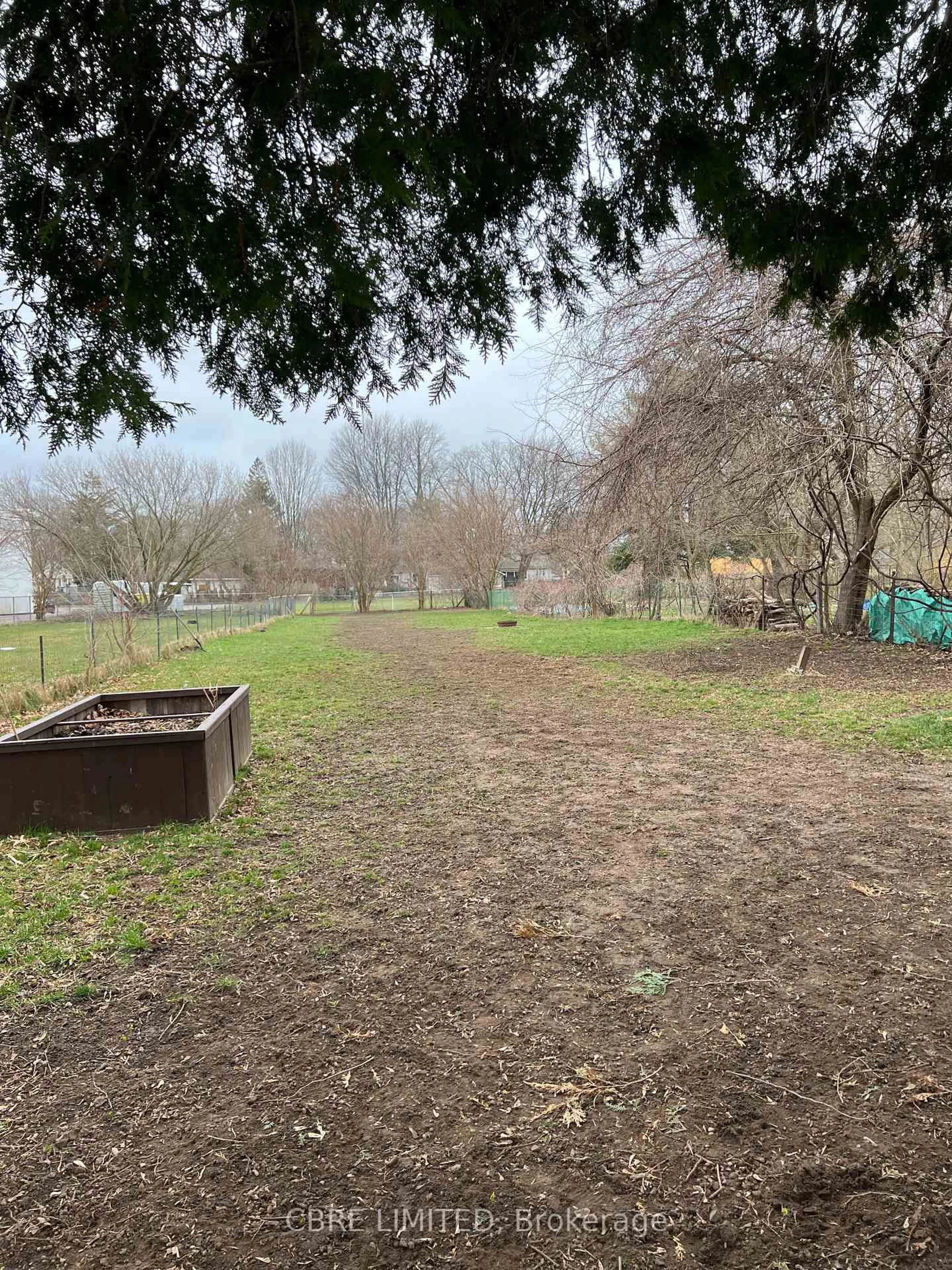 Unknown for 153 Hale St, London East Ontario N5W 1E5