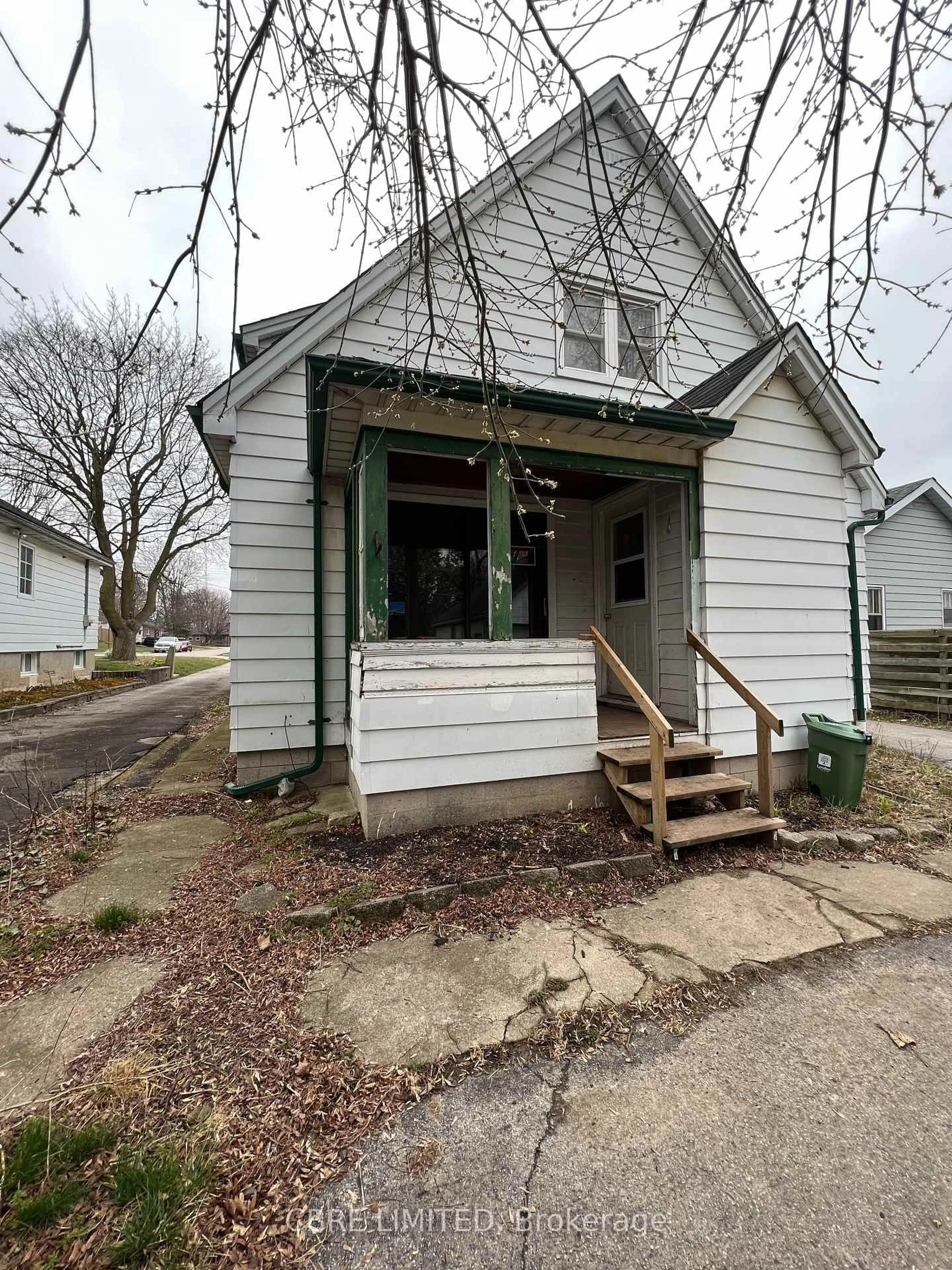 Unknown for 153 Hale St, London East Ontario N5W 1E5