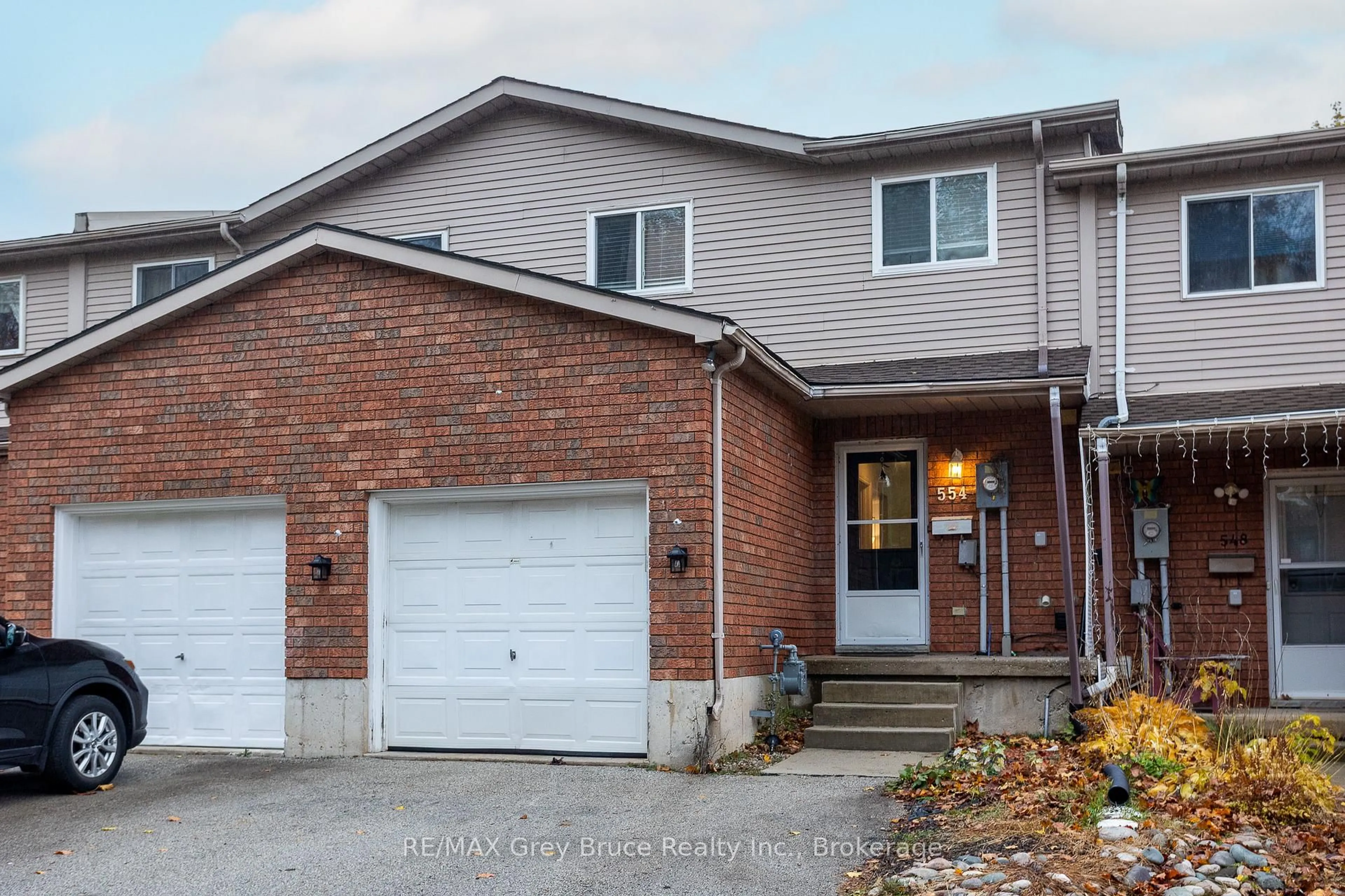Home with brick exterior material, street for 554 12th St, Owen Sound Ontario N4K 3V9