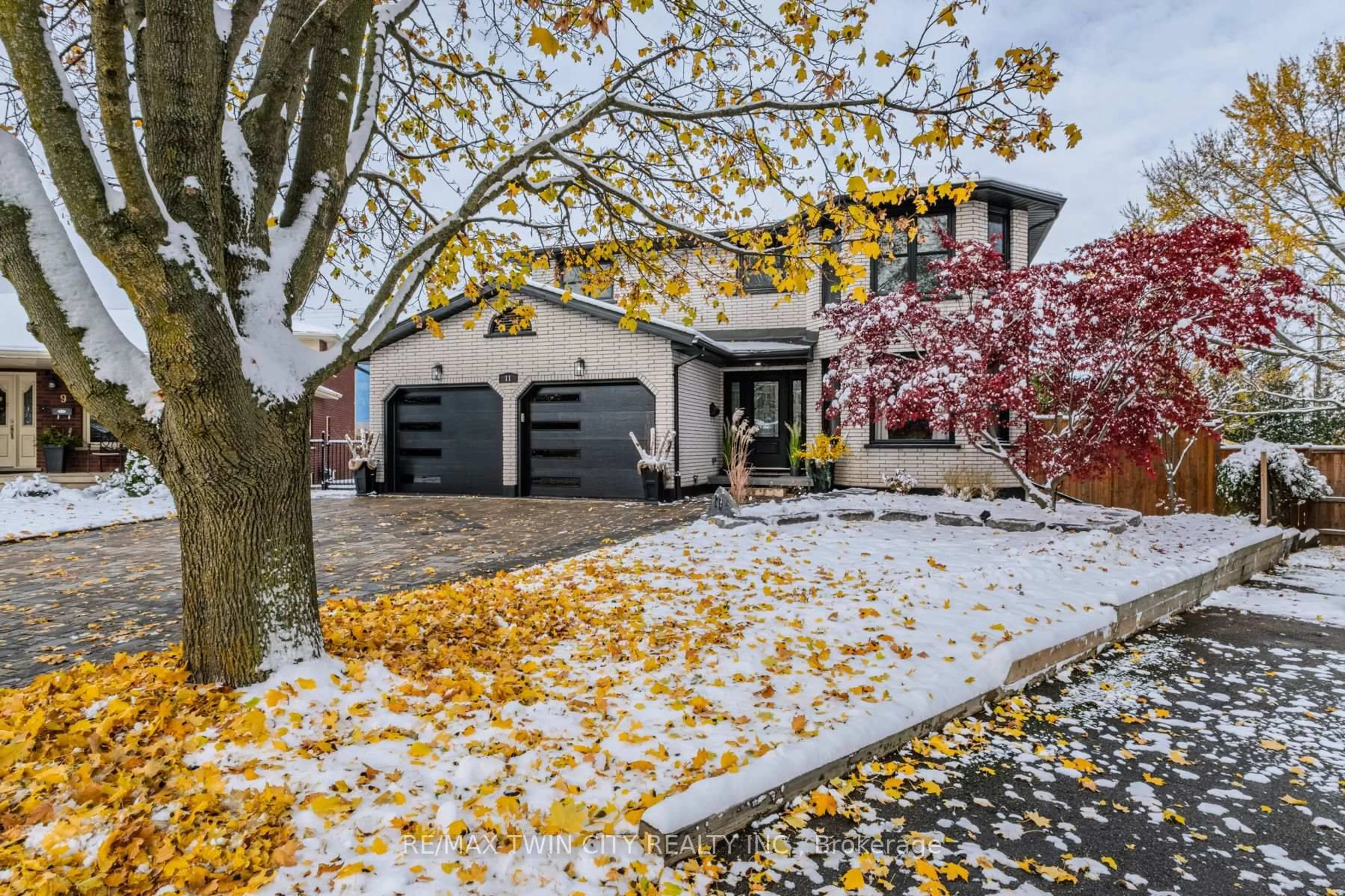 Unknown for 11 Royal Oak Dr, Brantford Ontario N3R 7P2