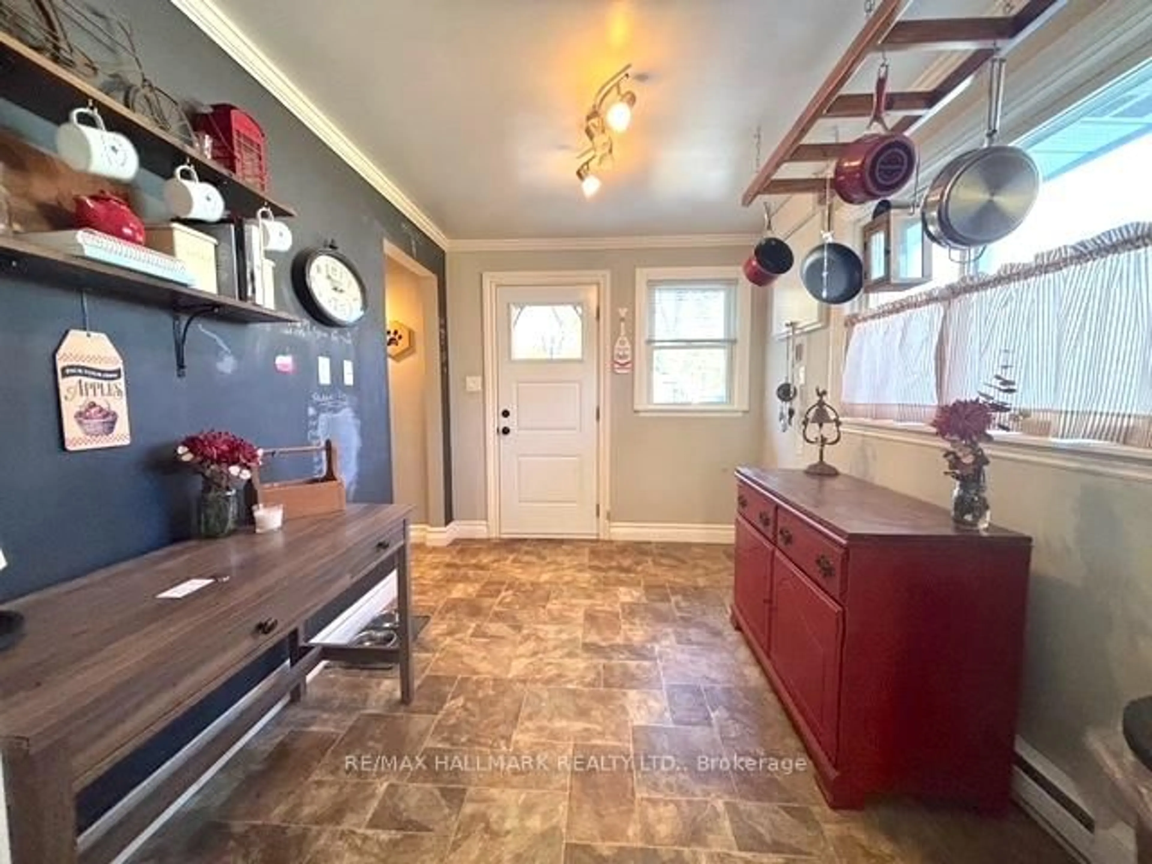 Indoor entryway for 20 Bayview Dr, Kawartha Lakes Ontario K0M 1A0