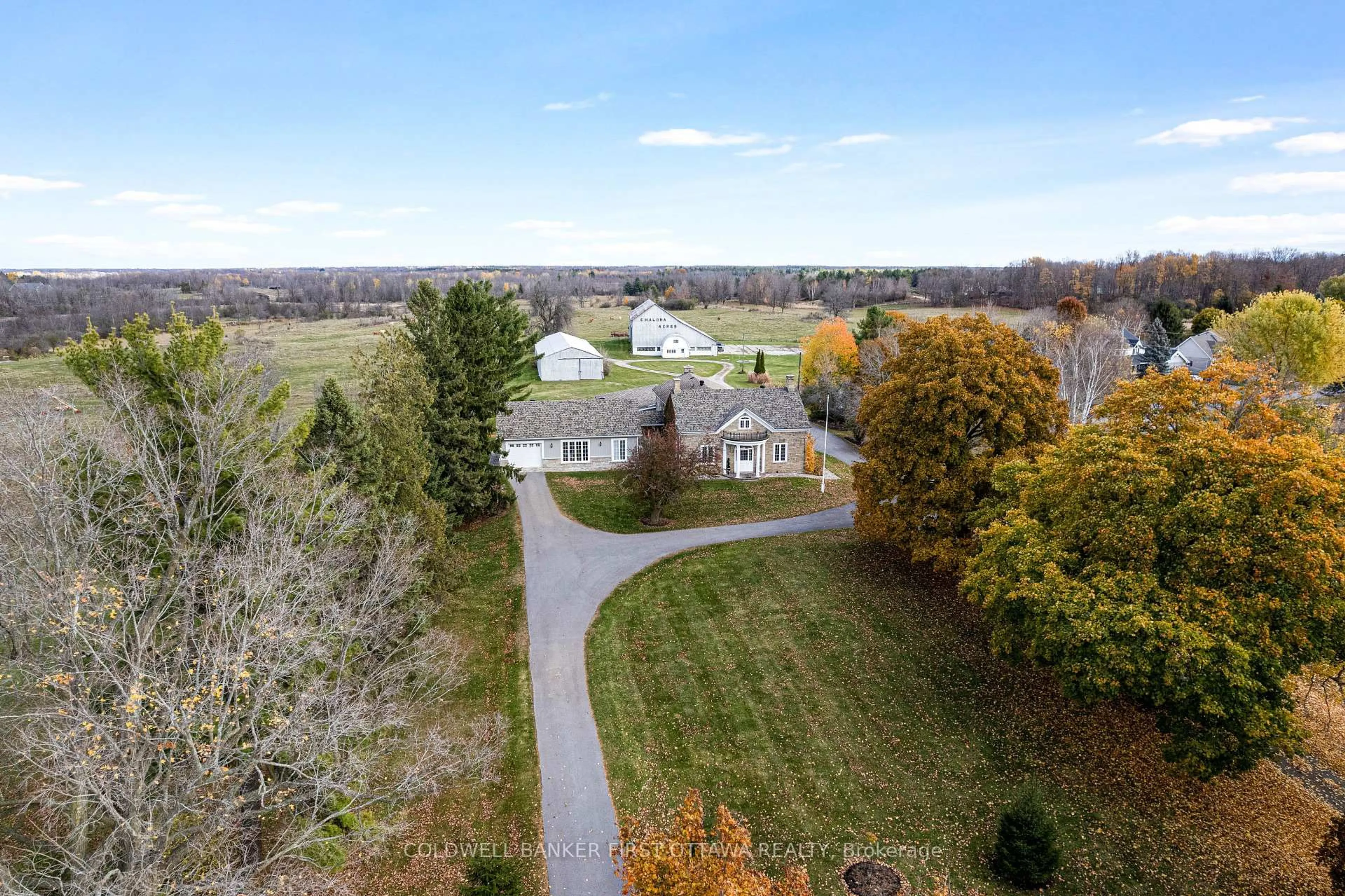 A pic from outside/outdoor area/front of a property/back of a property/a pic from drone, unknown for 2638 Rideau Ferry Rd, Perth Ontario K7H 0G5