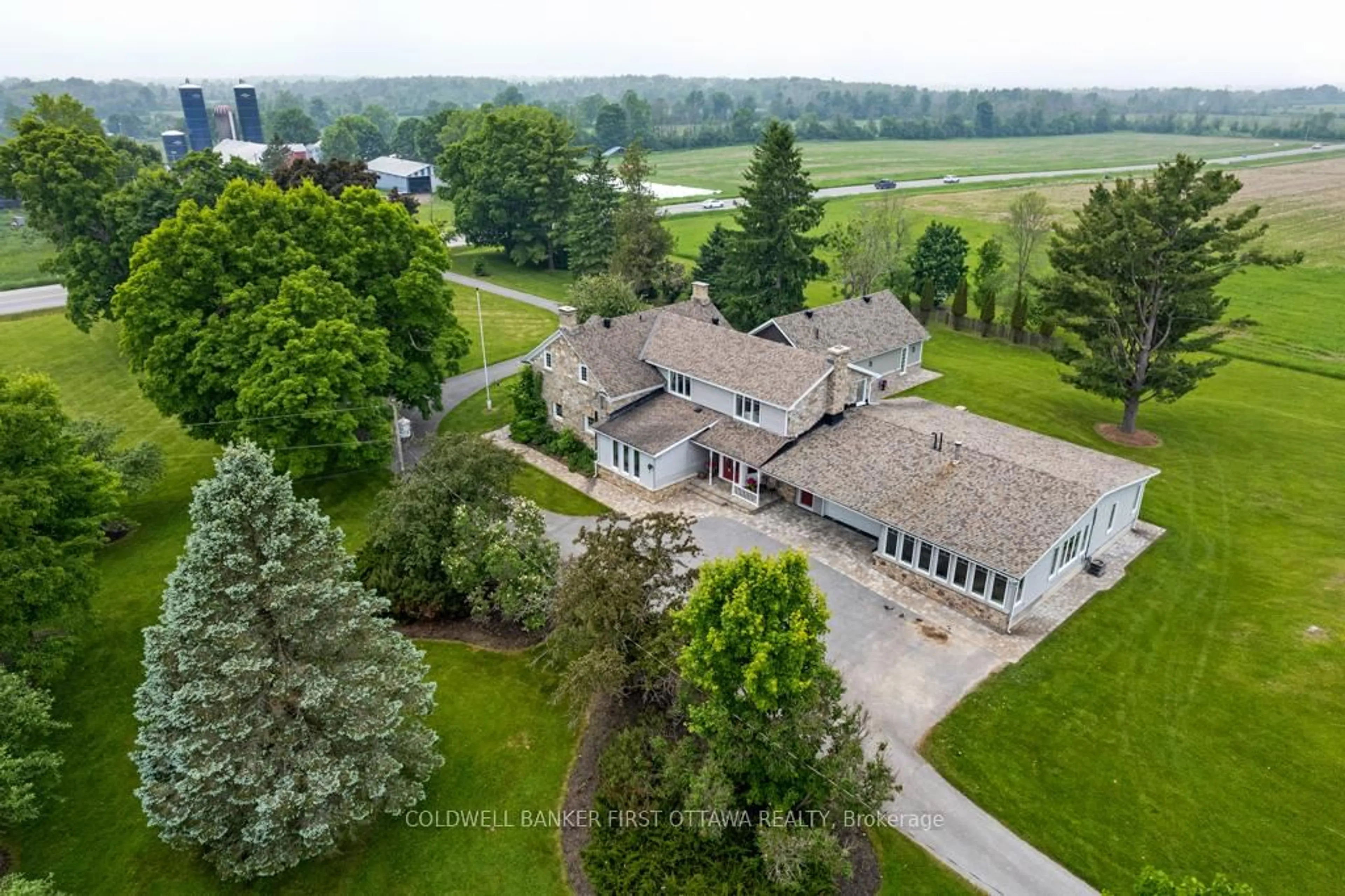 A pic from outside/outdoor area/front of a property/back of a property/a pic from drone, unknown for 2638 Rideau Ferry Rd, Perth Ontario K7H 0G5