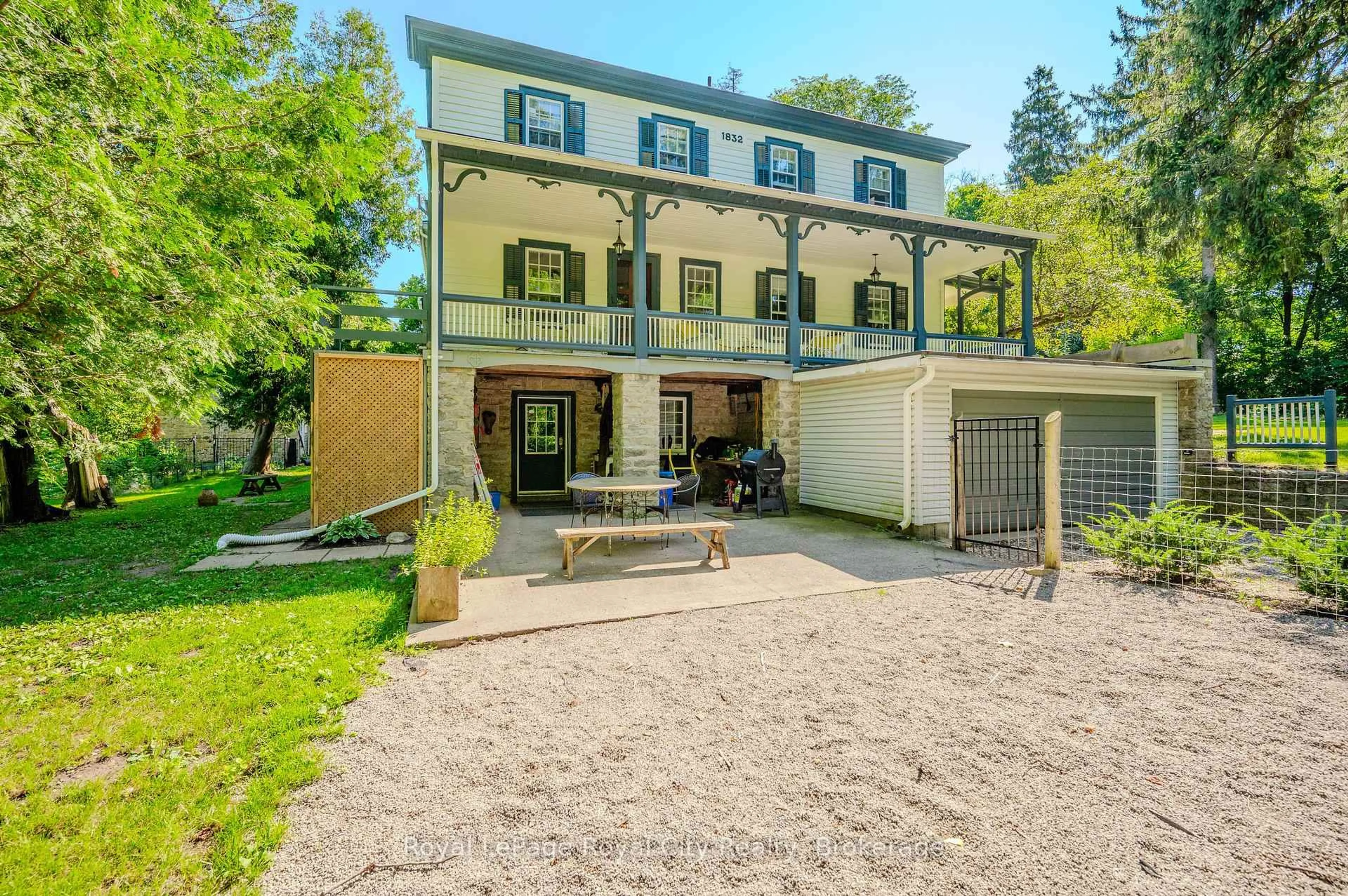 A pic from outside/outdoor area/front of a property/back of a property/a pic from drone, street for 66 Old Mill Rd, Cambridge Ontario N3H 4R8