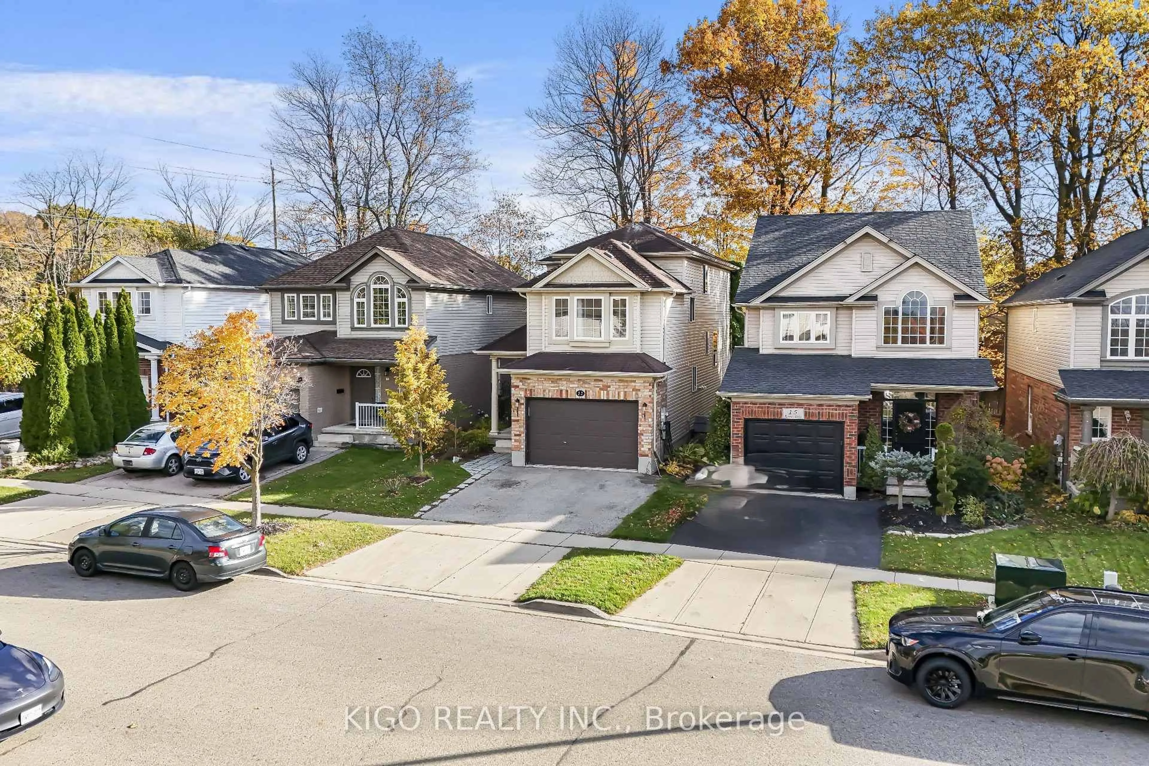 A pic from outside/outdoor area/front of a property/back of a property/a pic from drone, street for 11 Renner Dr, Cambridge Ontario N3C 4N7