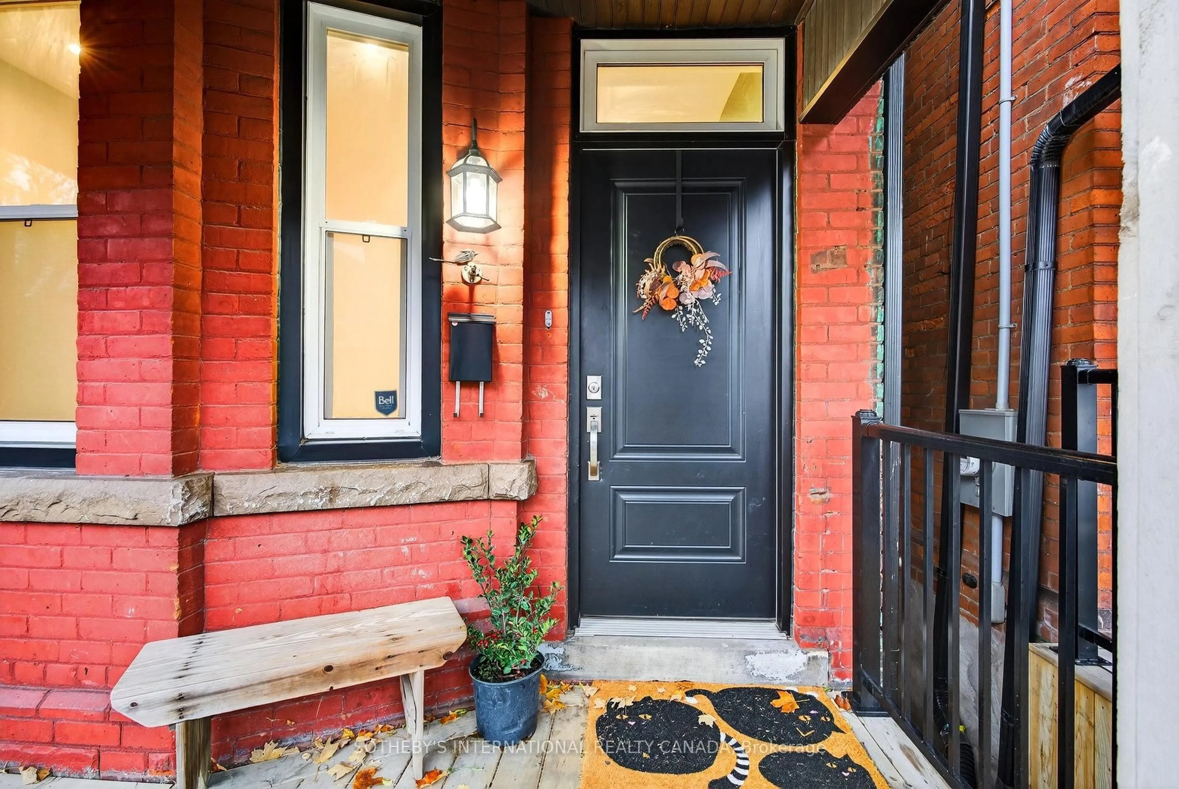 Indoor entryway for 36 Ashley St, Hamilton Ontario L8L 5S6