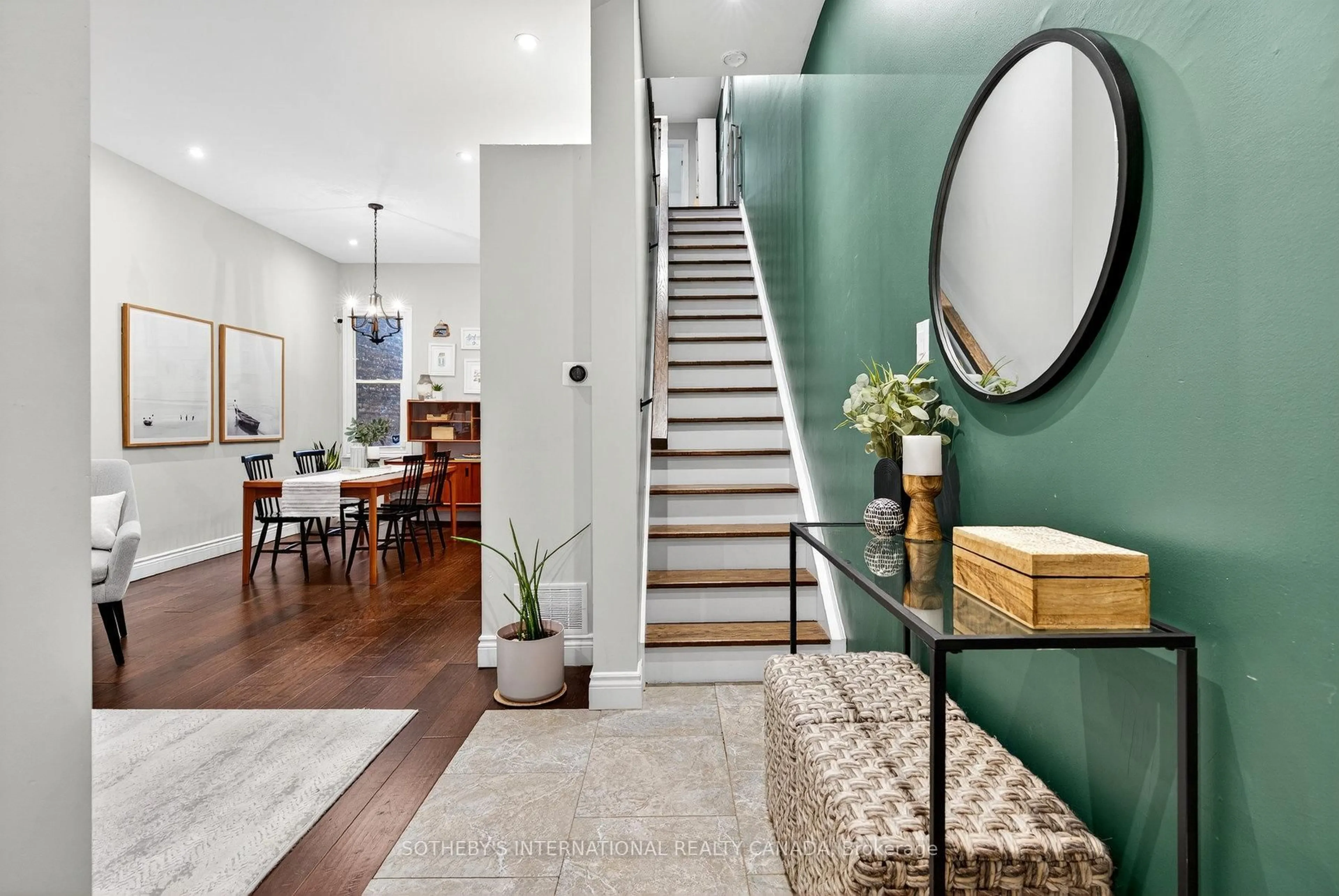 Indoor entryway for 36 Ashley St, Hamilton Ontario L8L 5S6